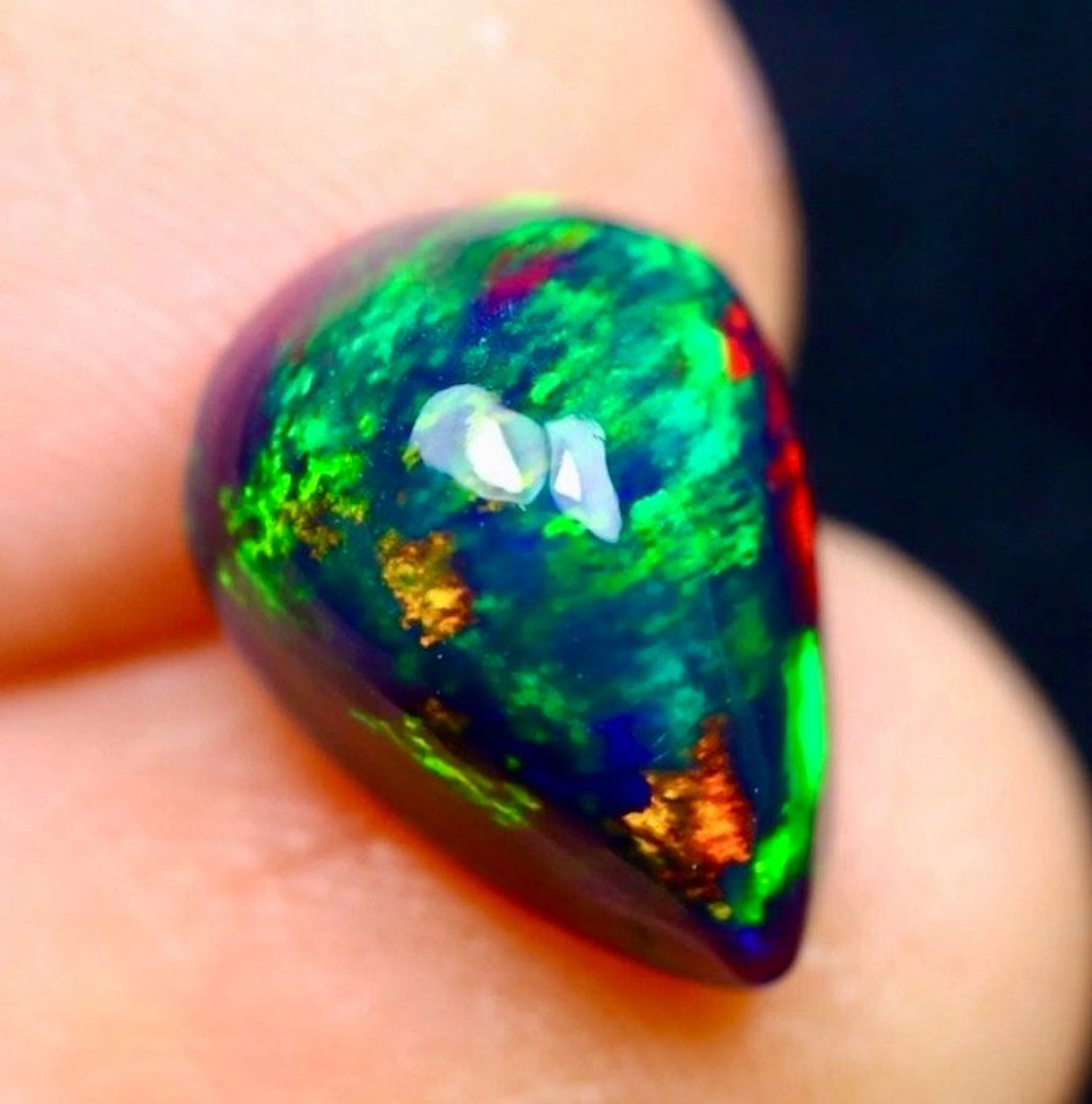 Opal Cabochon - Height: 11 mm - Width: 8 mm- 0.45 g - (1)