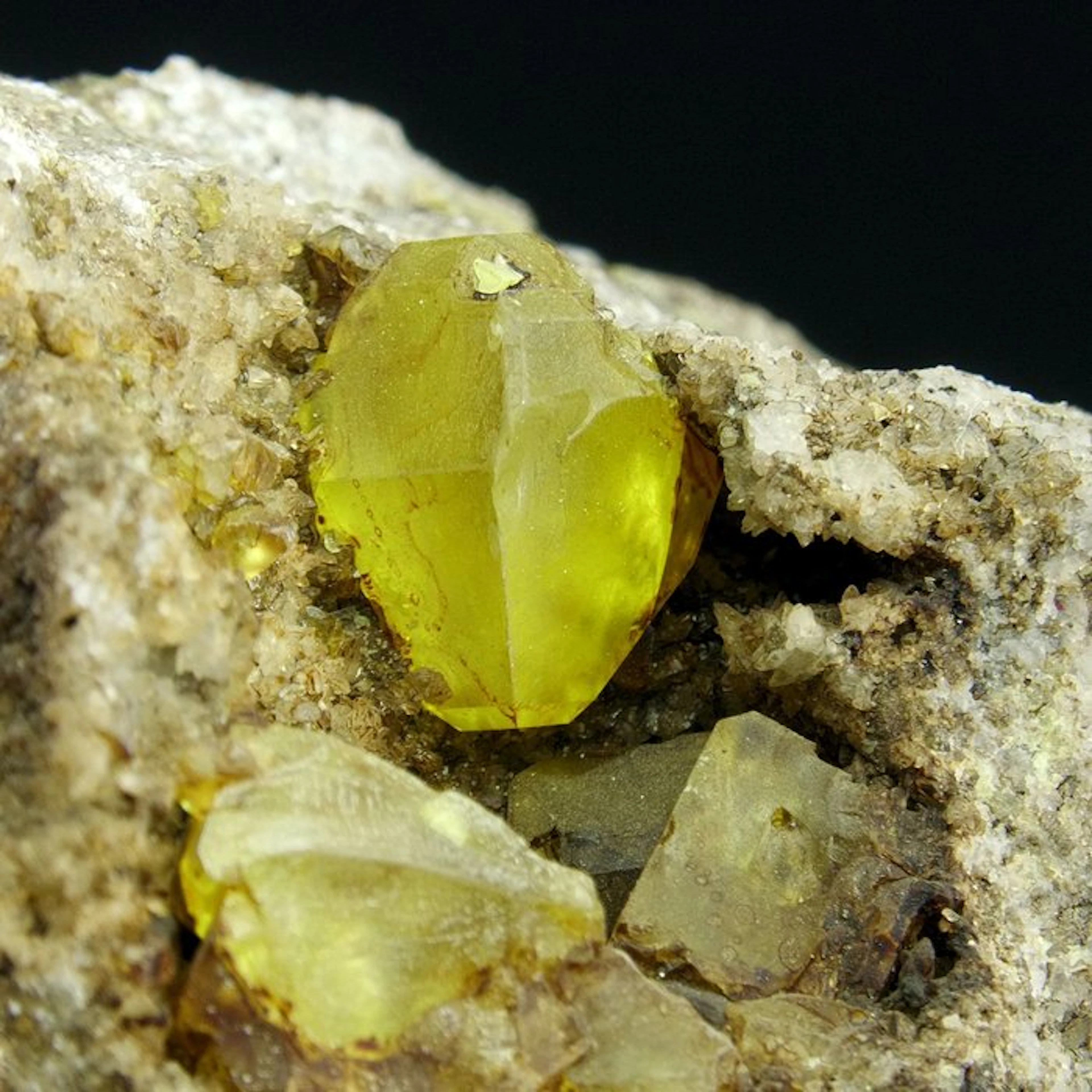 Sulphur - Agrigento, Sicily, Italy - Height: 7 cm - Width: 5 cm- 173 g