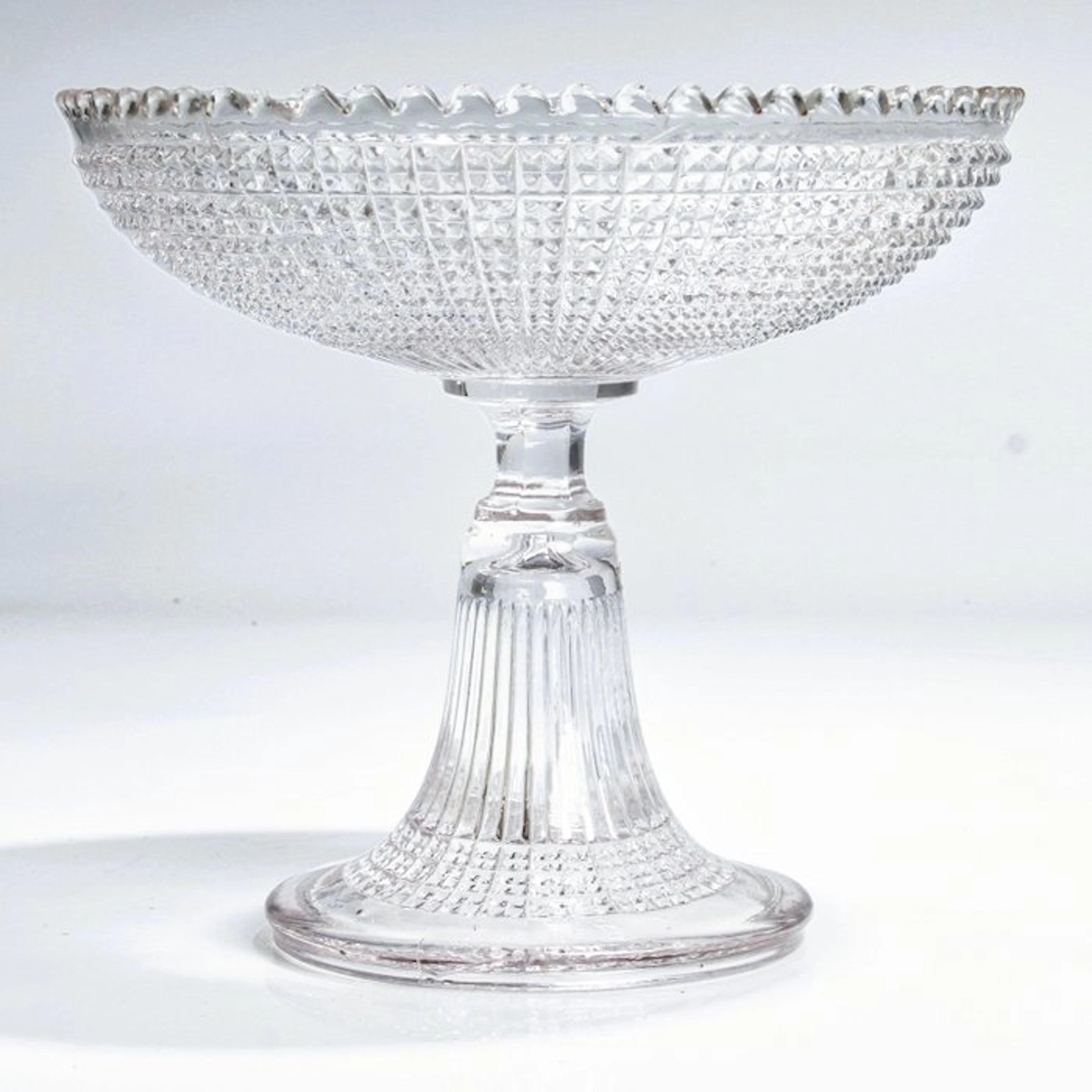 Léon Ledru - Tazza - Model 'Hambourg' - Pressed half-crystal