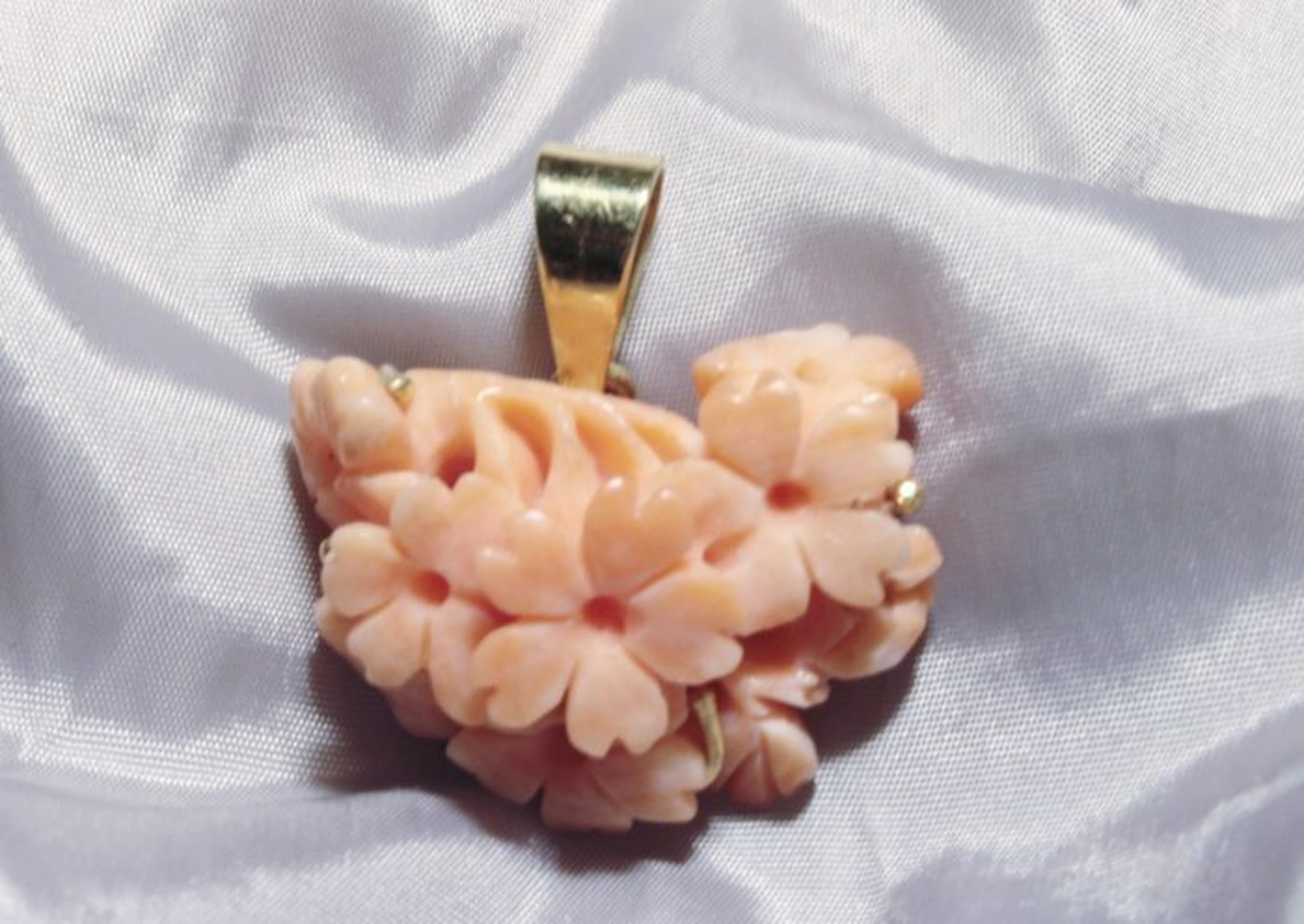 Pendant - 18 kt. Yellow gold, pink coral Coral