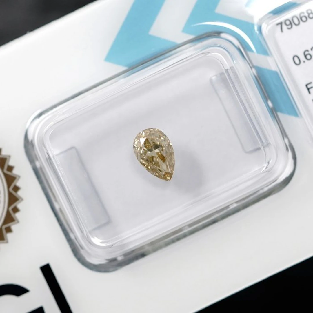 1 pcs Diamond (Natural coloured) - 0.63 ct - Pear - Fancy...