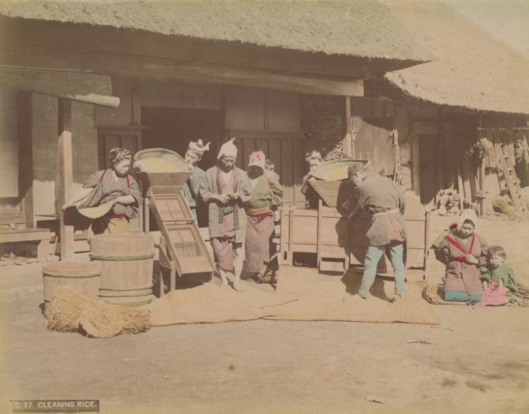 Enami, Farsari, Suzuki, Yokohama School (XIX) - Cleaning rice