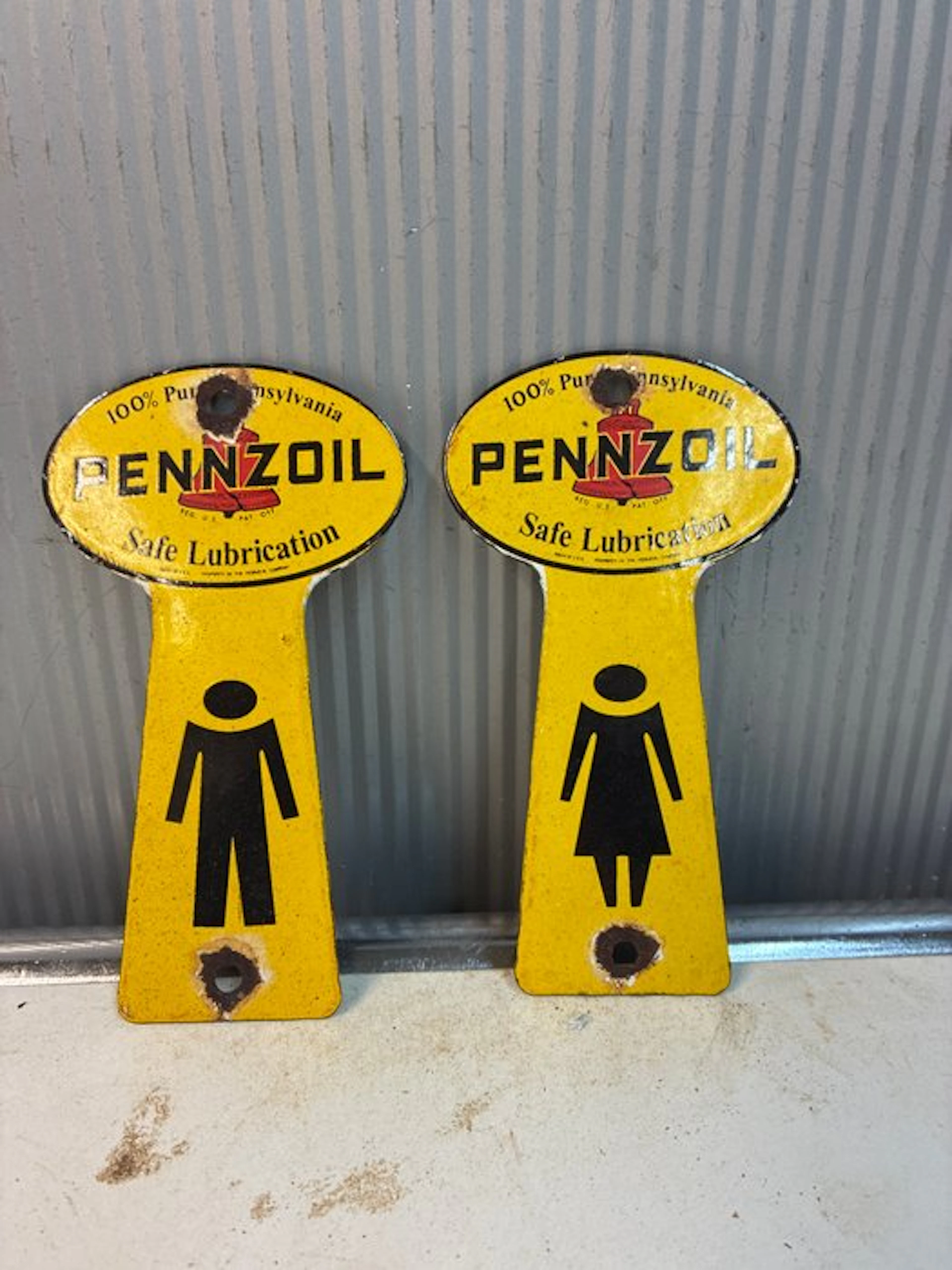 Pennzoil – Original set of enameled directional signs...