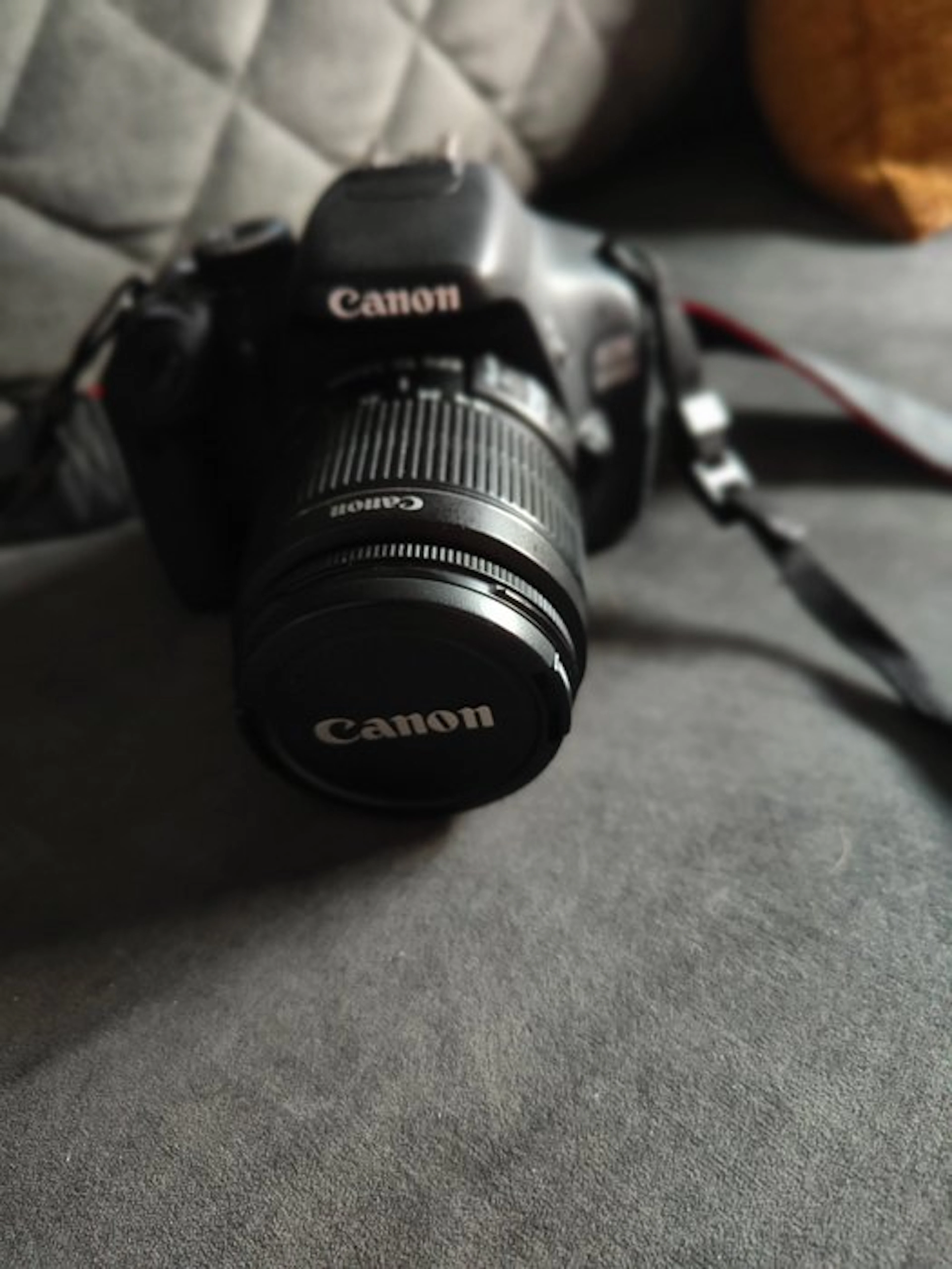 Canon EOS 600D + BG-E8 + EF-S 18-55 IS + EF 80-200 + EF...