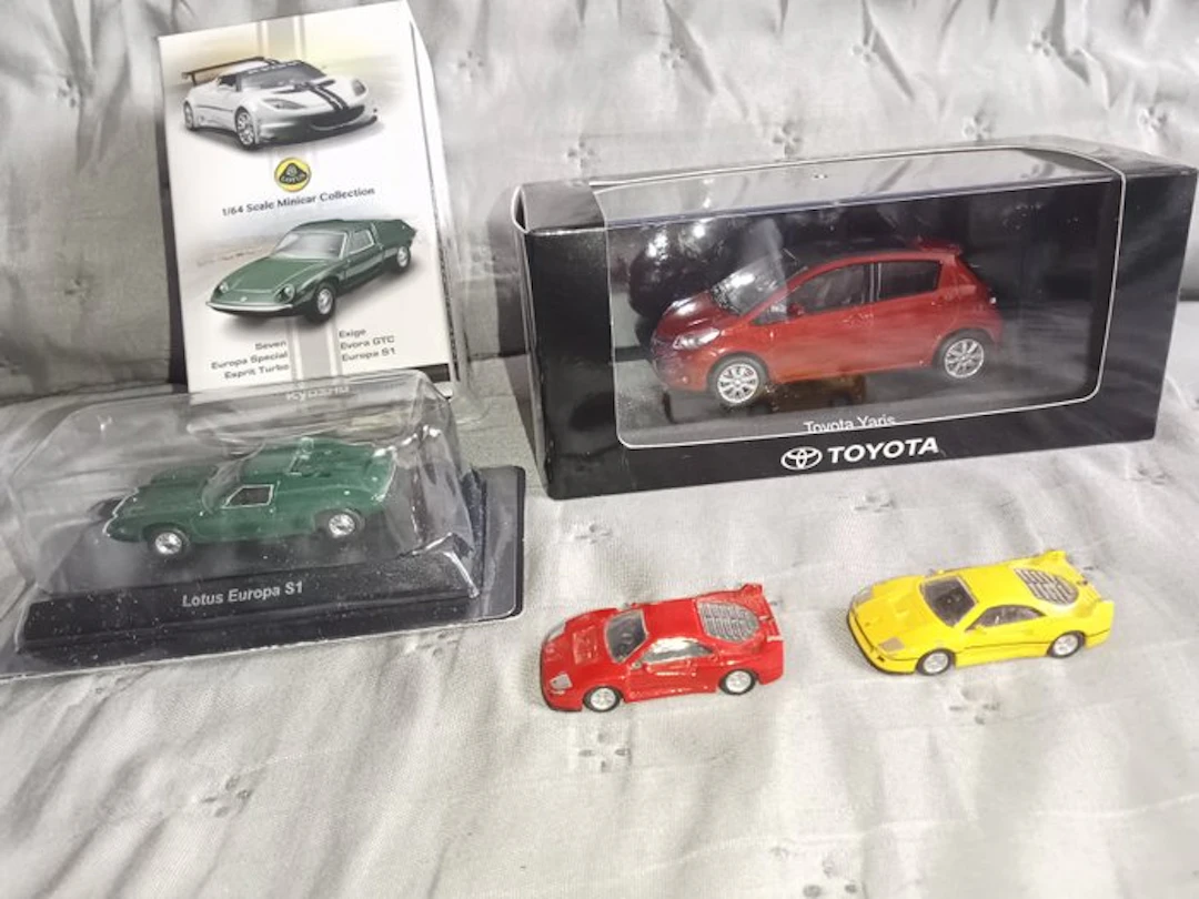 Kyosho 1:64 - Model car (4) - Toyota Yaris; Lotus Europa S1; 2 kyosho 1:87