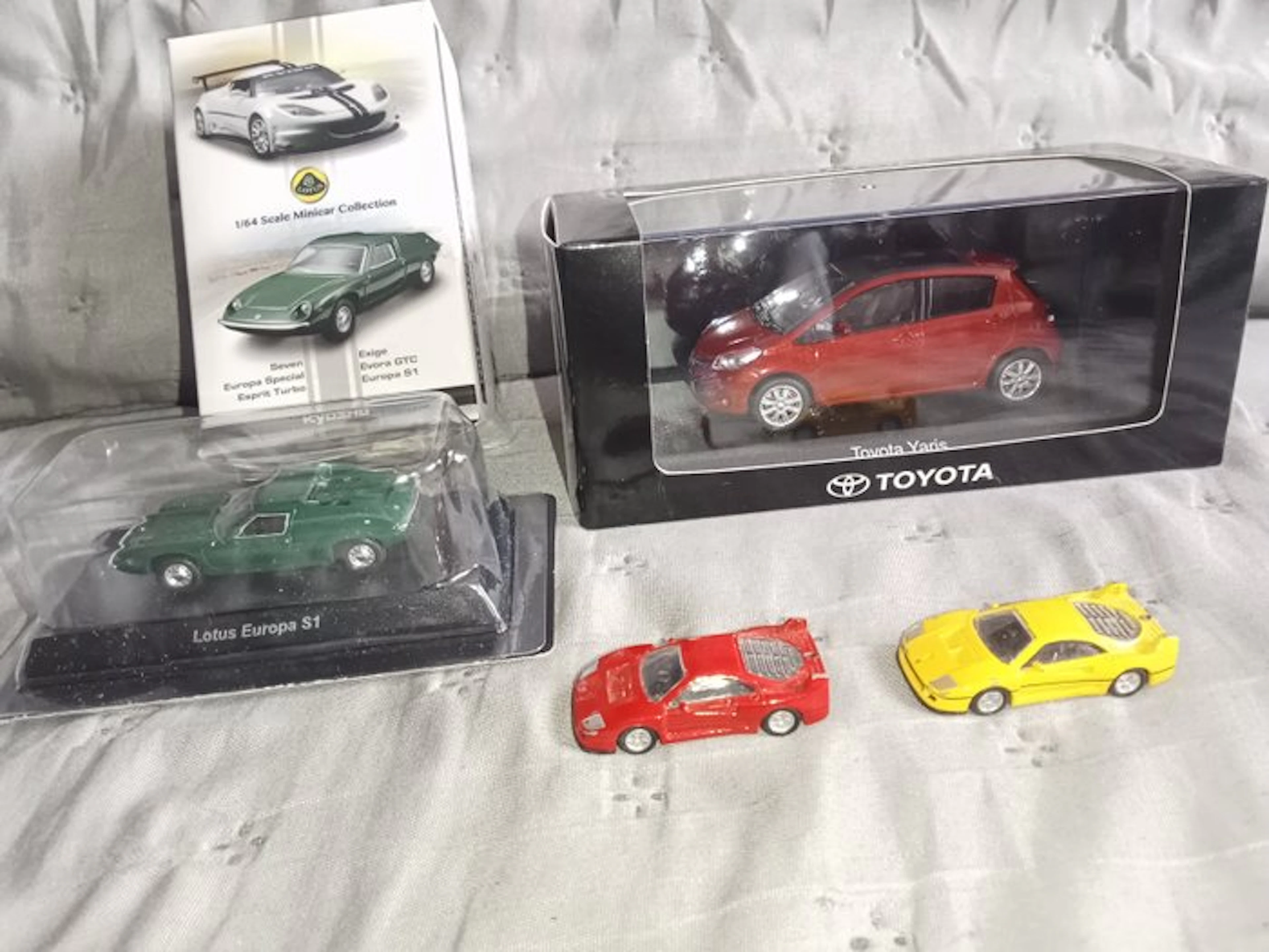 Kyosho 1:64 - Model car (4) - Toyota Yaris; Lotus Europa S1; 2 kyosho 1:87