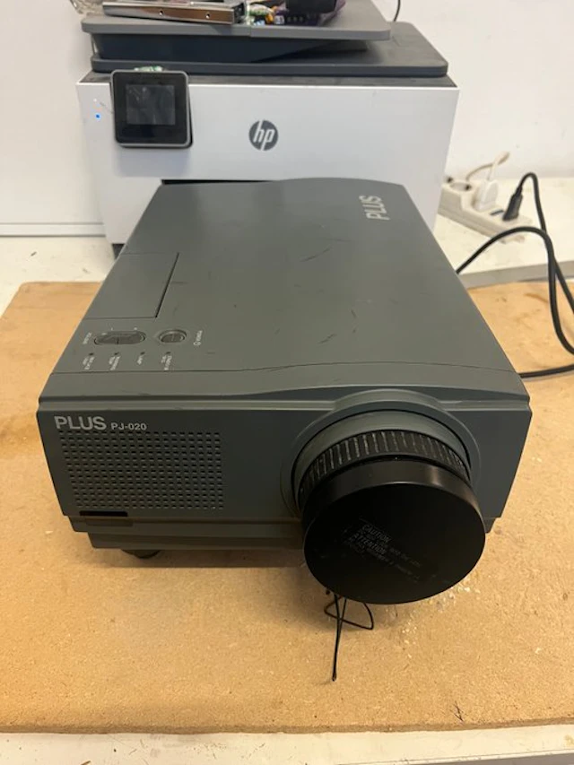 plus Plus PJ-020 Video projector
