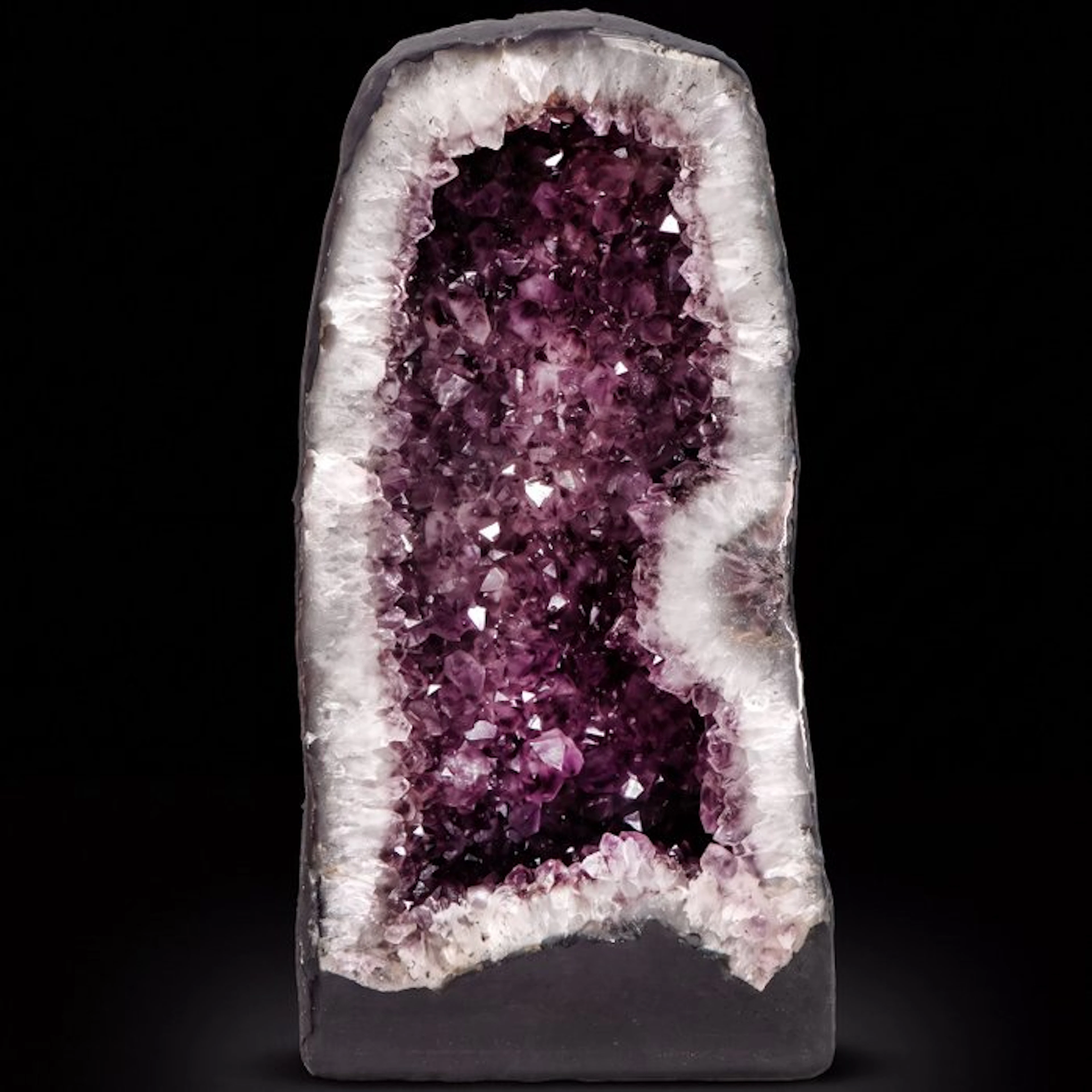 Vivid Amethyst - Geode - 37x18x15 cm- 11.5 kg