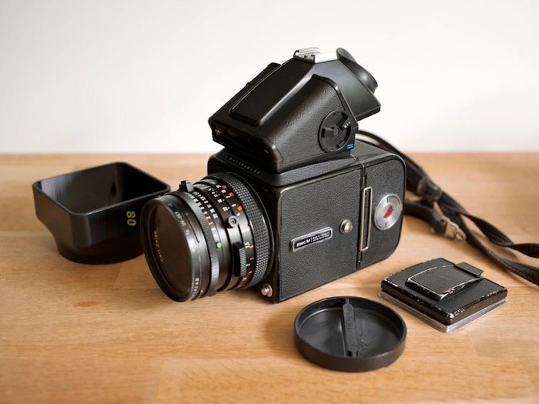 Hasselblad 500C/M black + Carl Zeiss Planar 2,8/80mm T*...