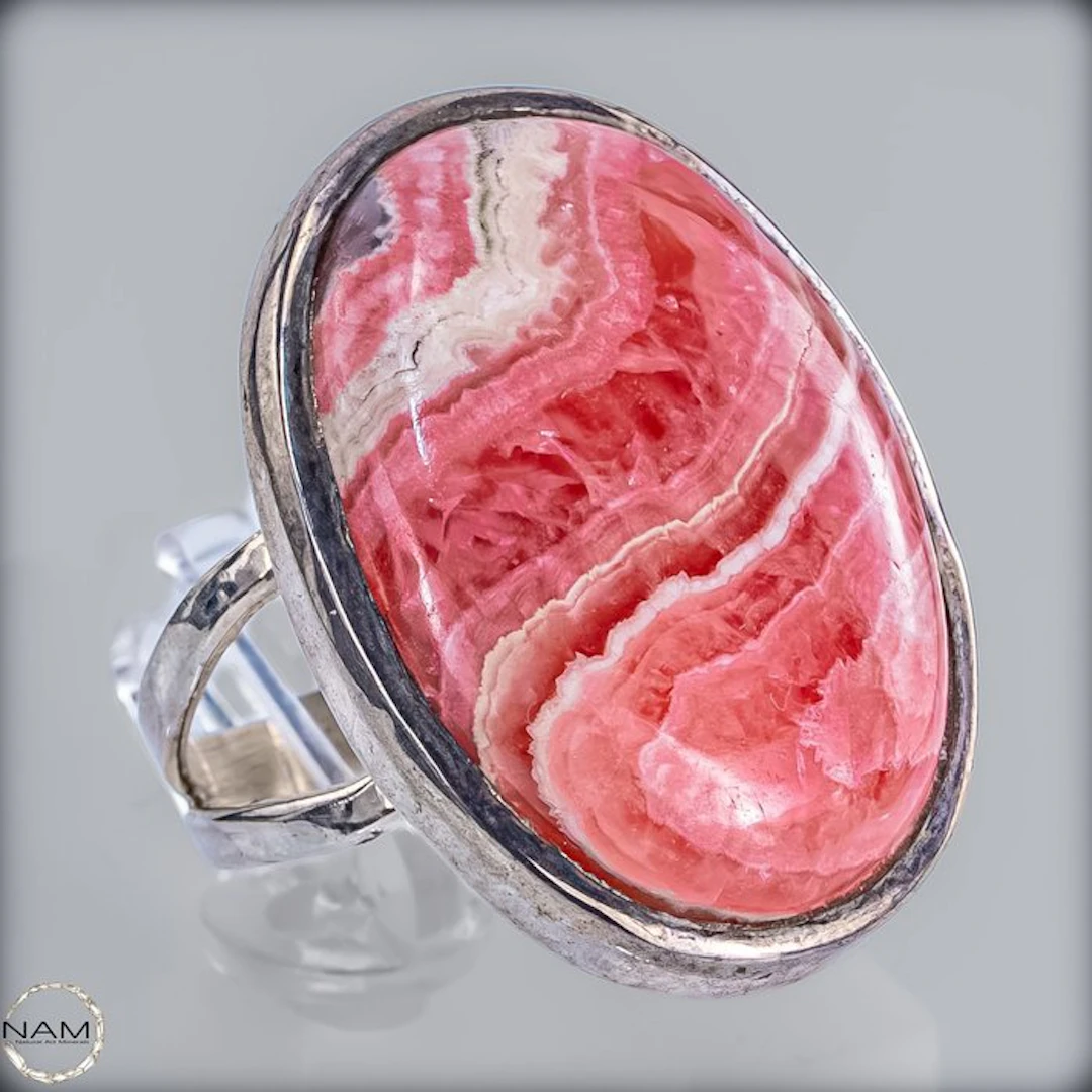 Exclusive rhodochrosite ring – A jewel full of elegance...