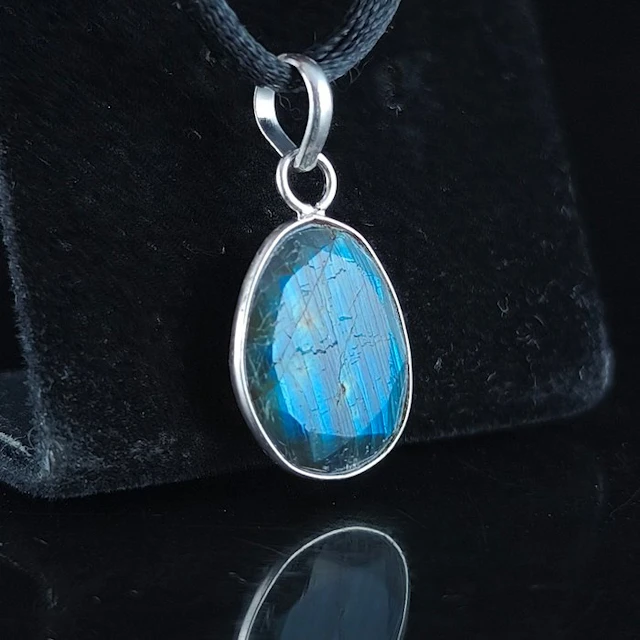 Silver - Pendant - Labradorite CREATIVITY