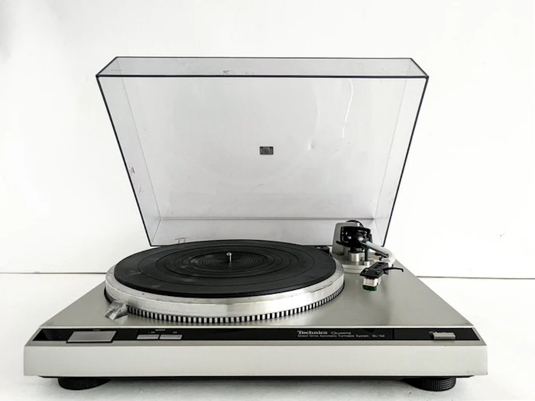 Technics - SL-Q2 Quartz-Locked Semi-Automatic Direct-Drive Turntable