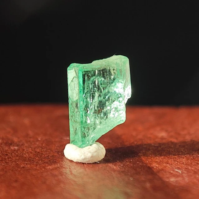 0.8 ct Raw gem-quality Muzo emerald crystal!- 0.16 g