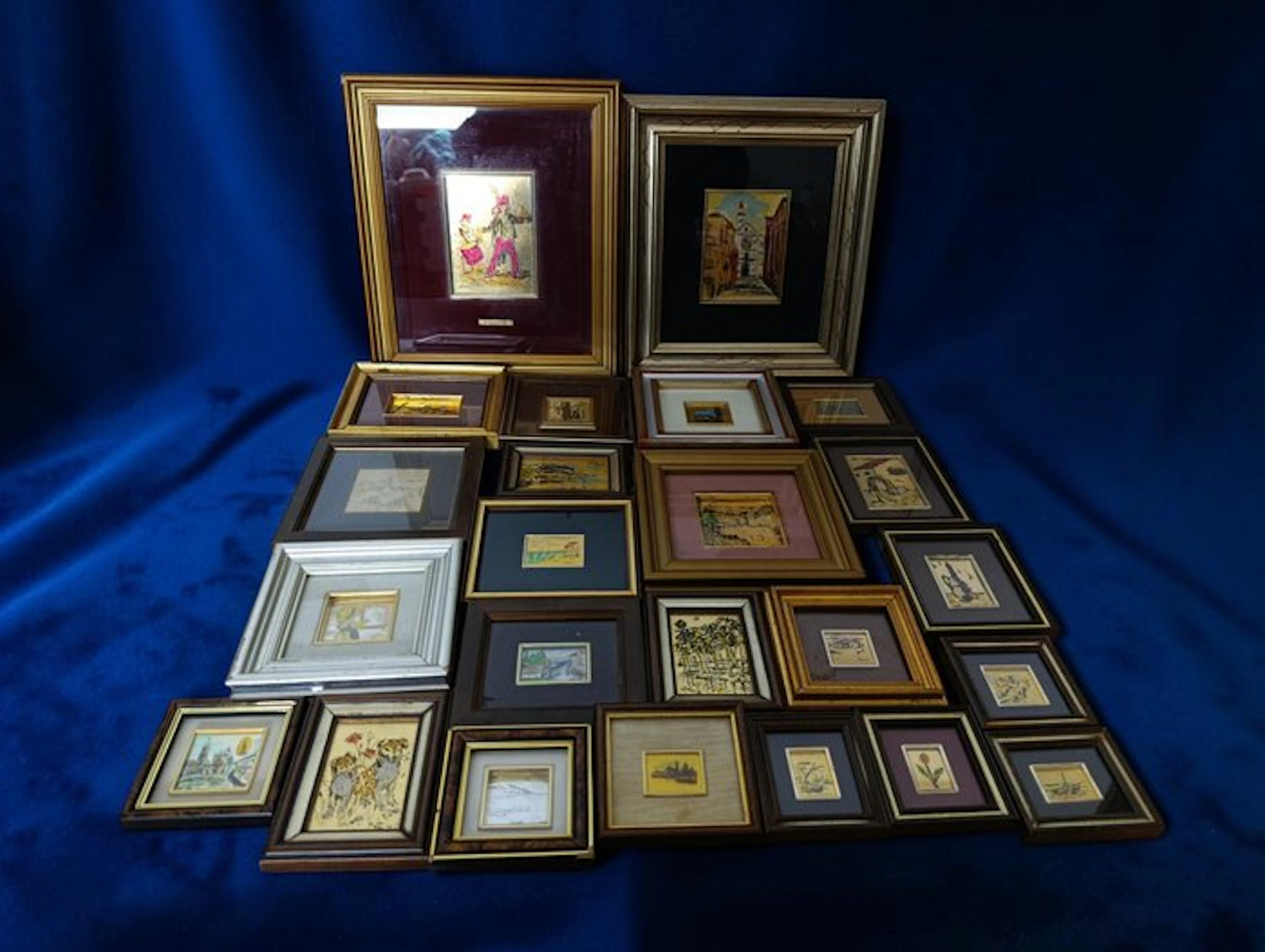 Branded merchandise collection - Medium/large squares on applied gold leaf