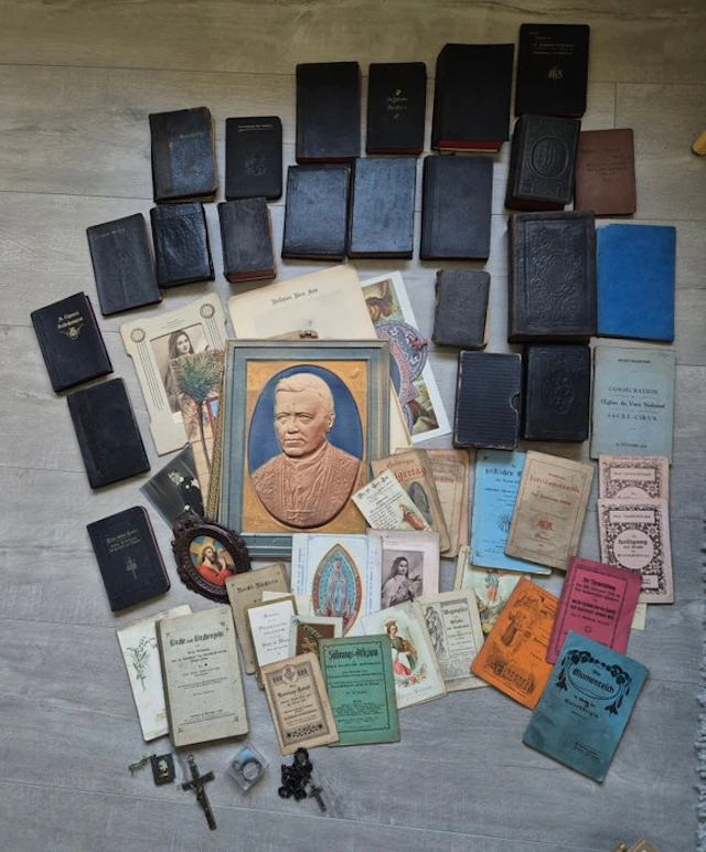 Large lot of religious memorabilia (70) - Paper - 1830-1930