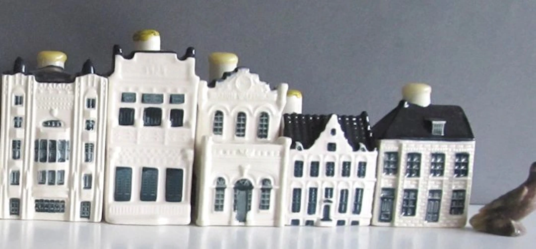 KLM house (5) - Nos. 102–106 Canal houses