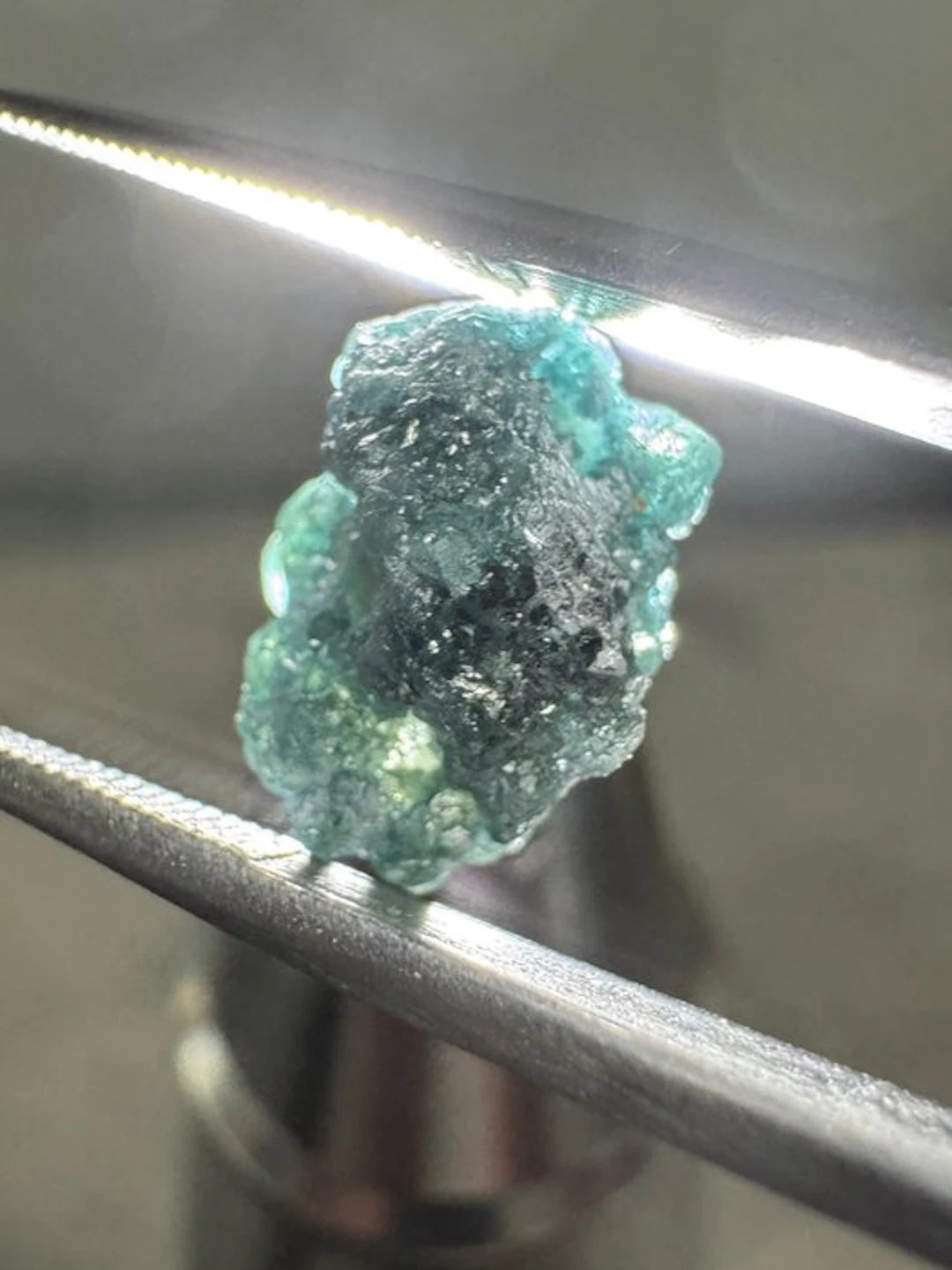 Natural blue rough diamond. 3.90 carats. No reserve! Rough- 0.78 g