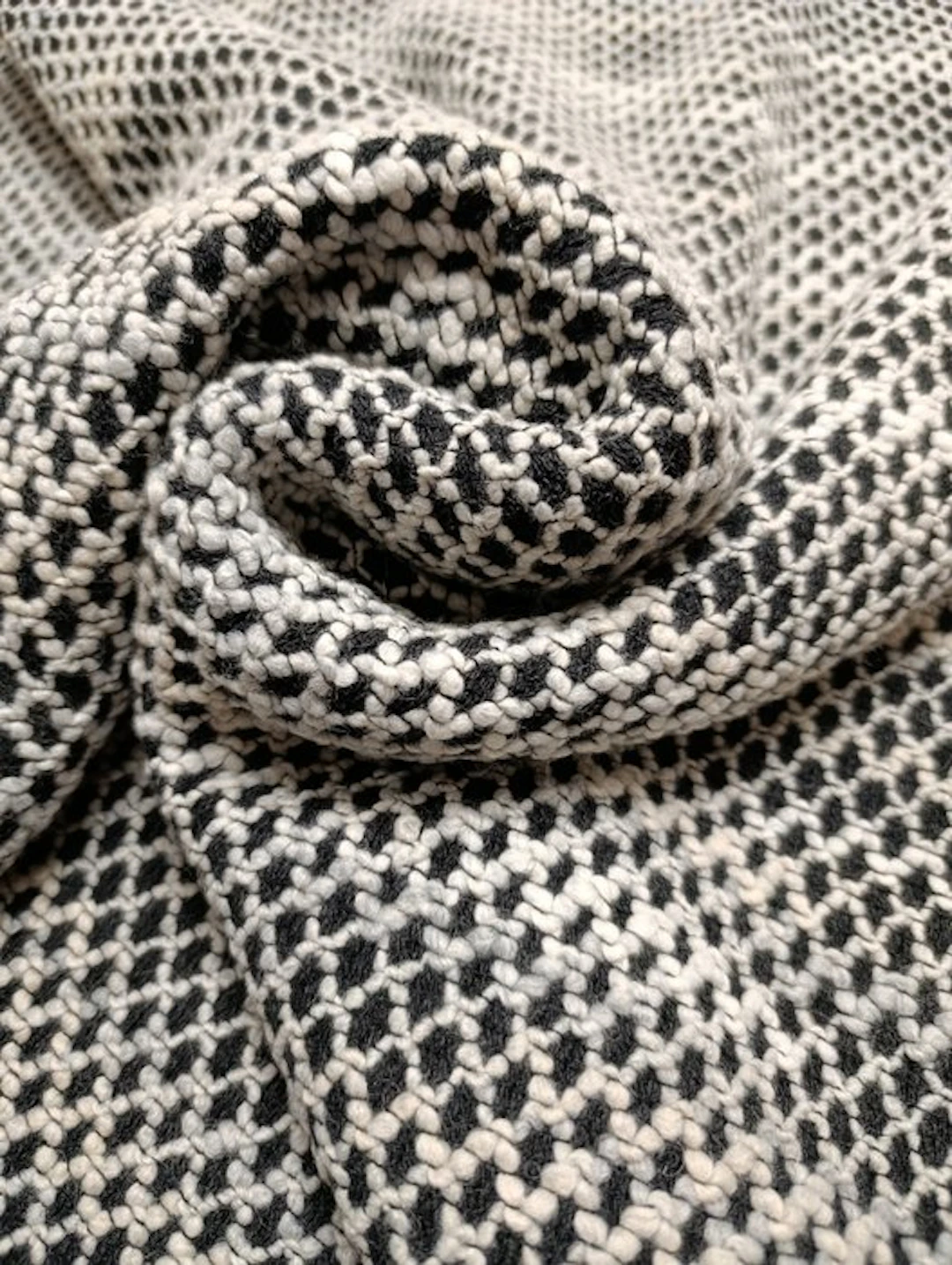 B648 - 500 x 135 cm - Black & White - Fantastico tessuto...