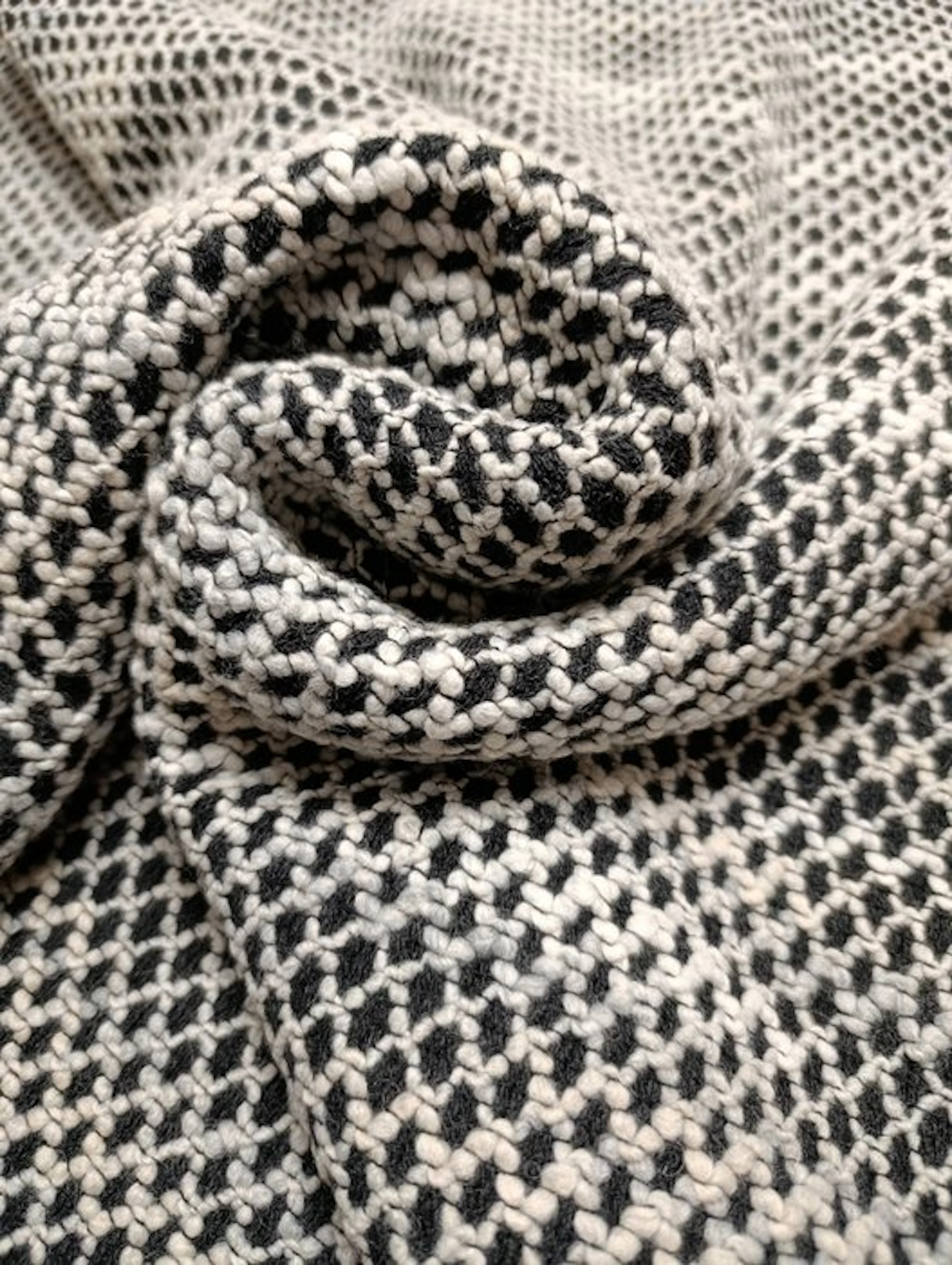 B648 - 500 x 135 cm - Black & White - Fantastico tessuto...