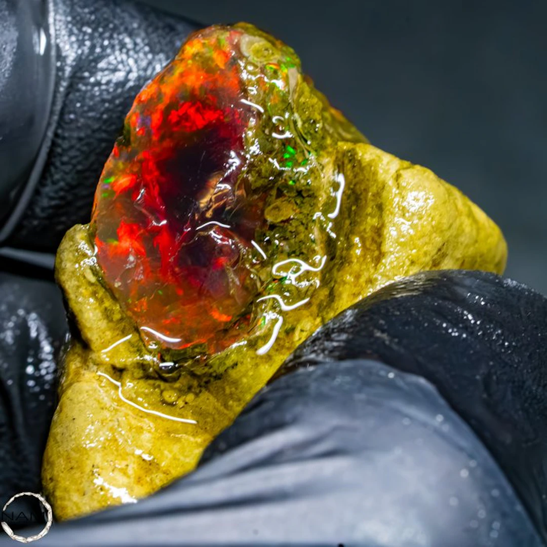 Crystal opal in matrix from Ethiopia – Dragon's Eye 160.5 ct- 32.1 g
