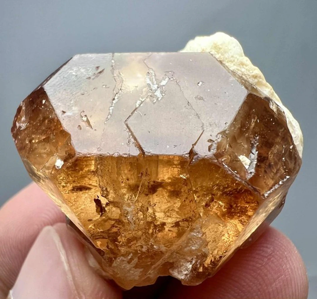 Topaz Crystal - Height: 31 mm - Width: 27 mm- 30 g - (1)