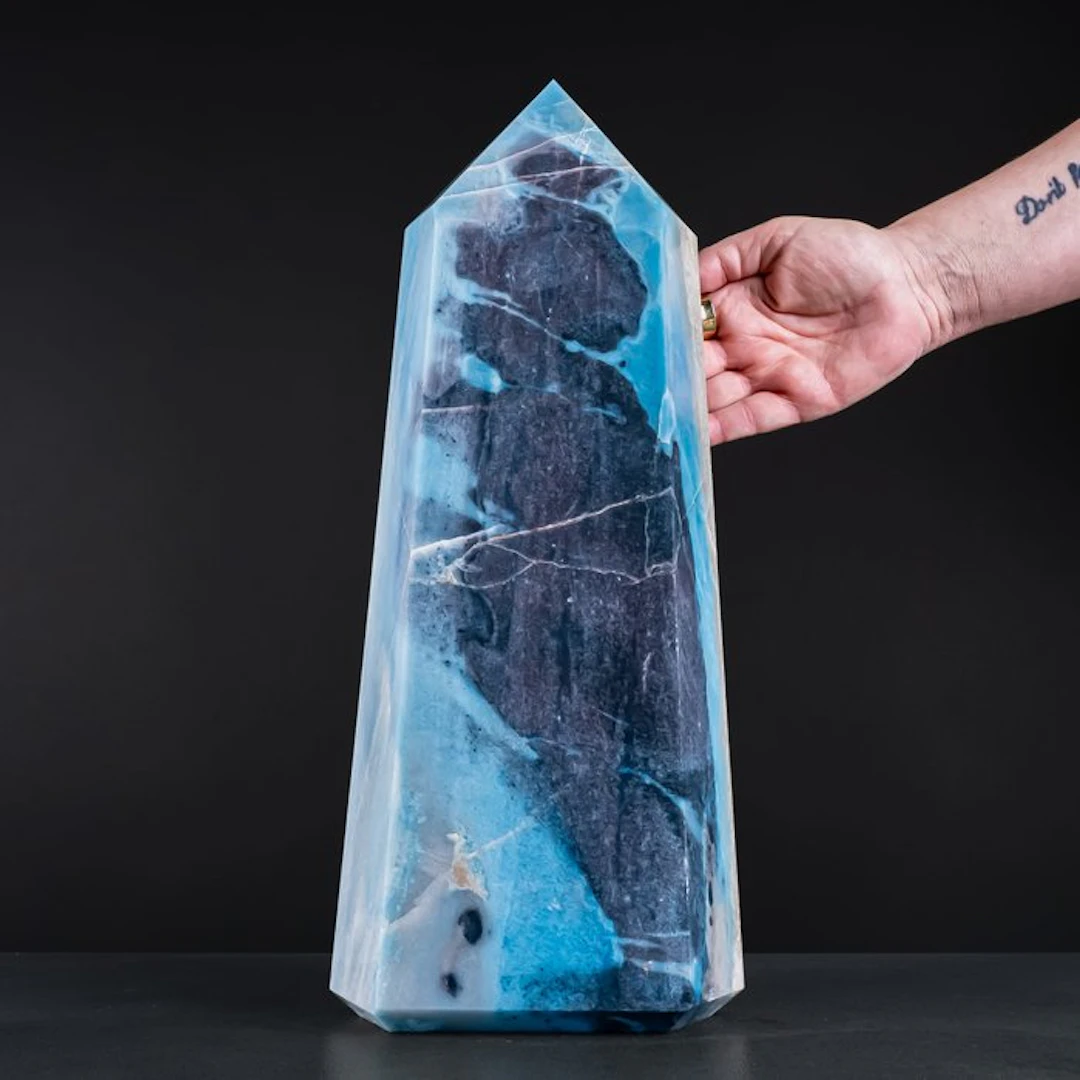 Trolliet-Obelisk – A majestic Masterpiece in luminous turquoise blue-