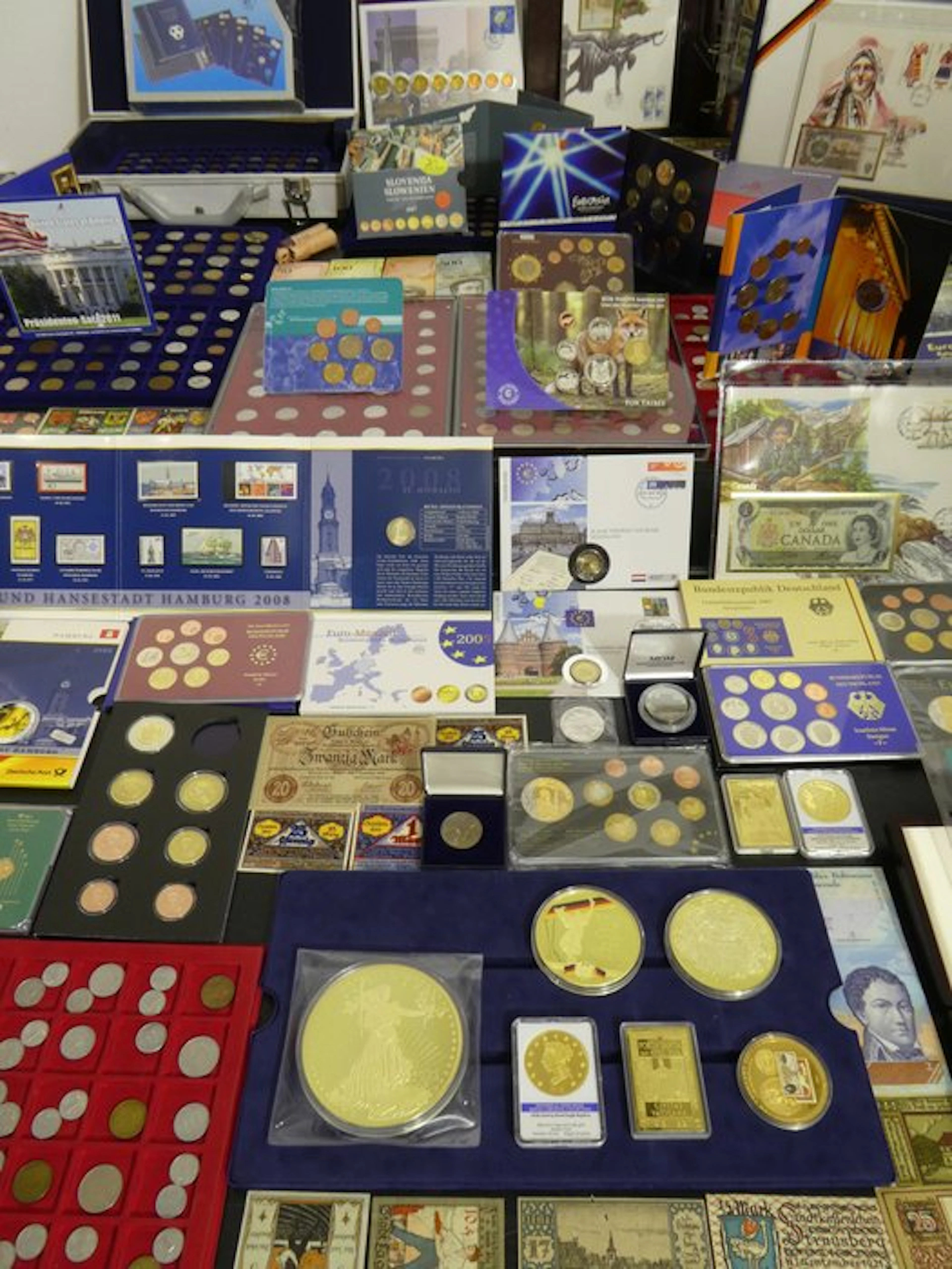 World. Collection of coins/banknote/medals/euro inkl