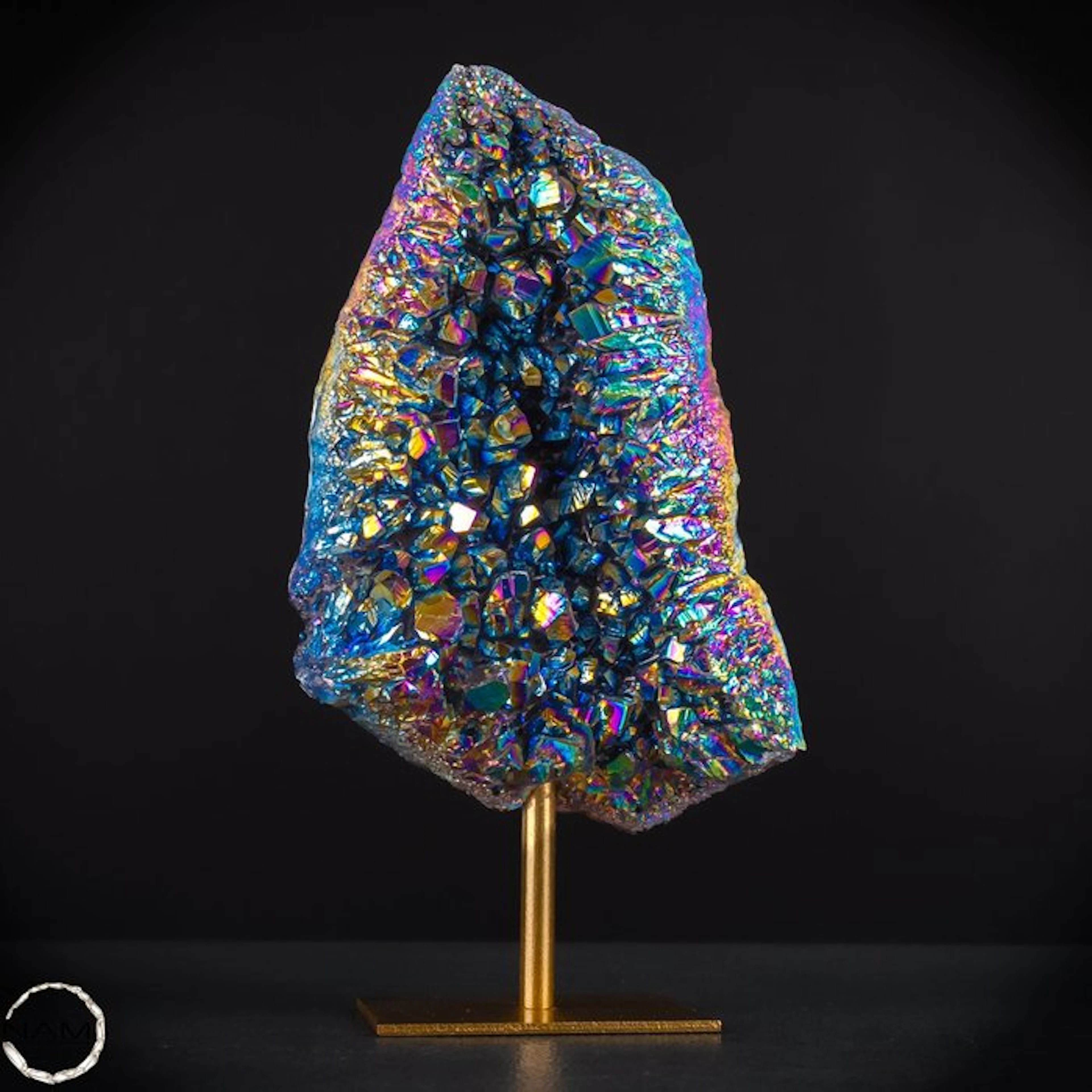 Unique Aura-Amethyst Druse on Stand – Shimmering magic in crystal