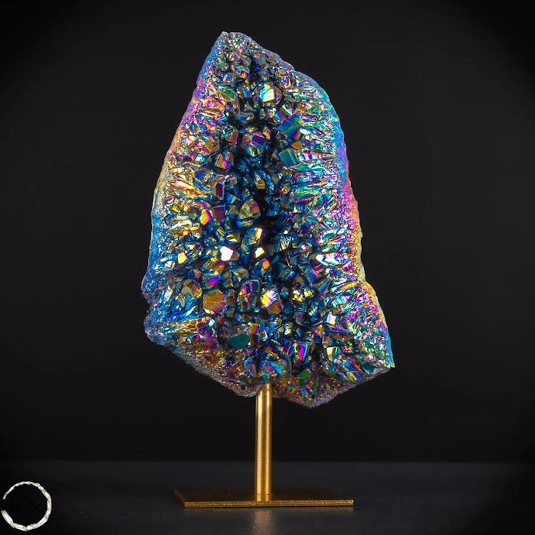 Unique Aura-Amethyst Druse on Stand – Shimmering magic in crystal
