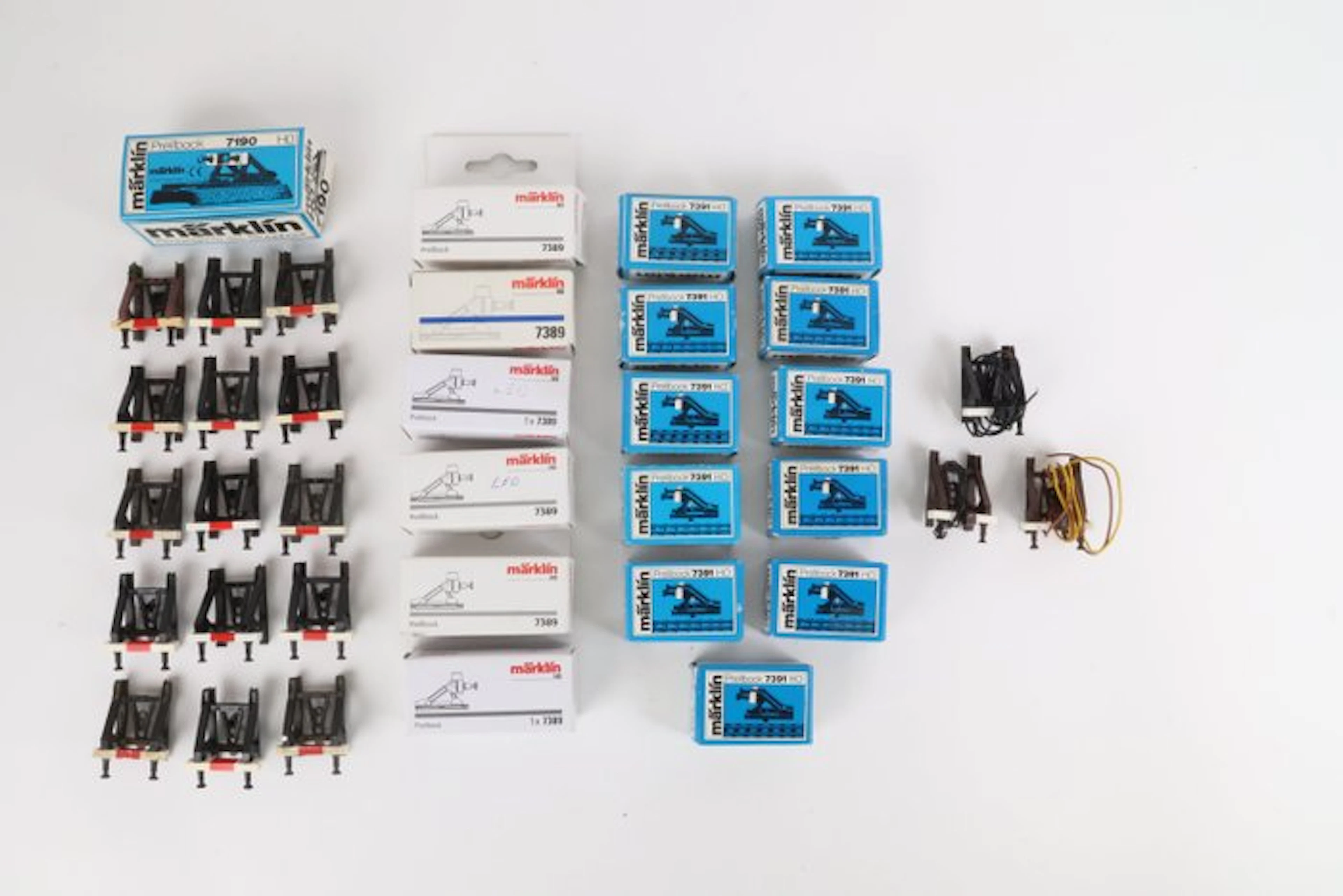 Märklin H0 - 7190/7389/7391 - Model train tracks (38) - Plastic bump blocks
