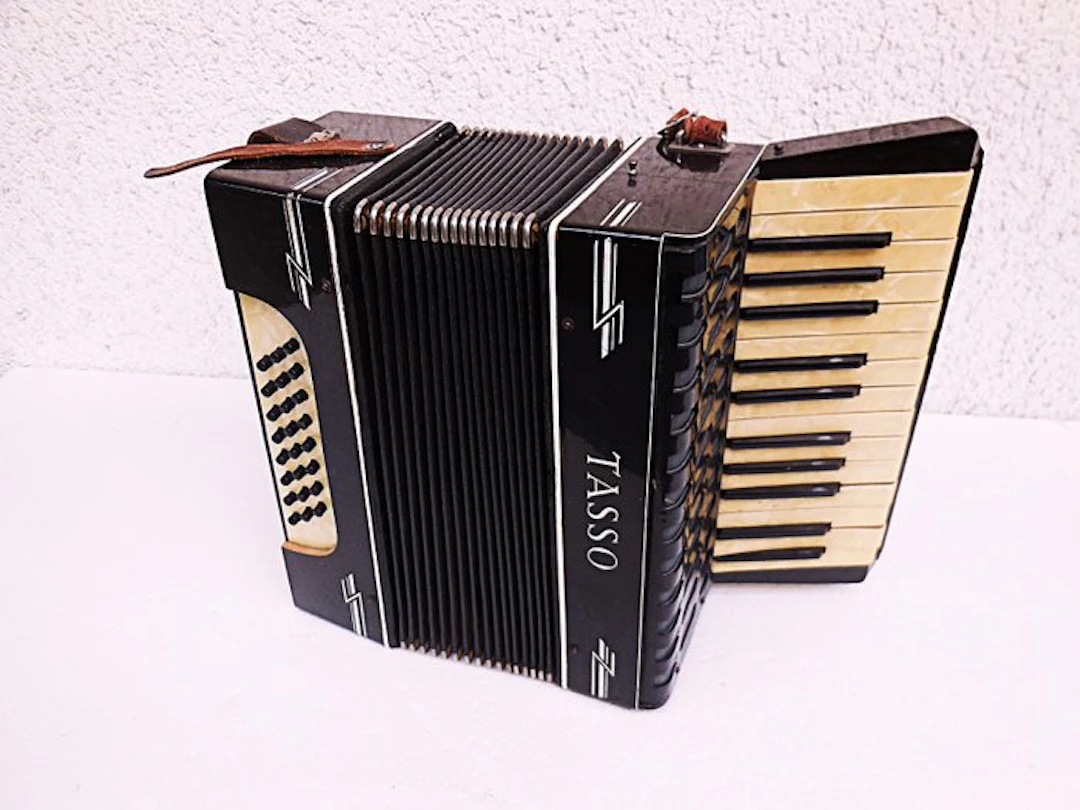 *Tasso* Musik Grossmann - - Accordion - Germany - 1950 (No reserve price)