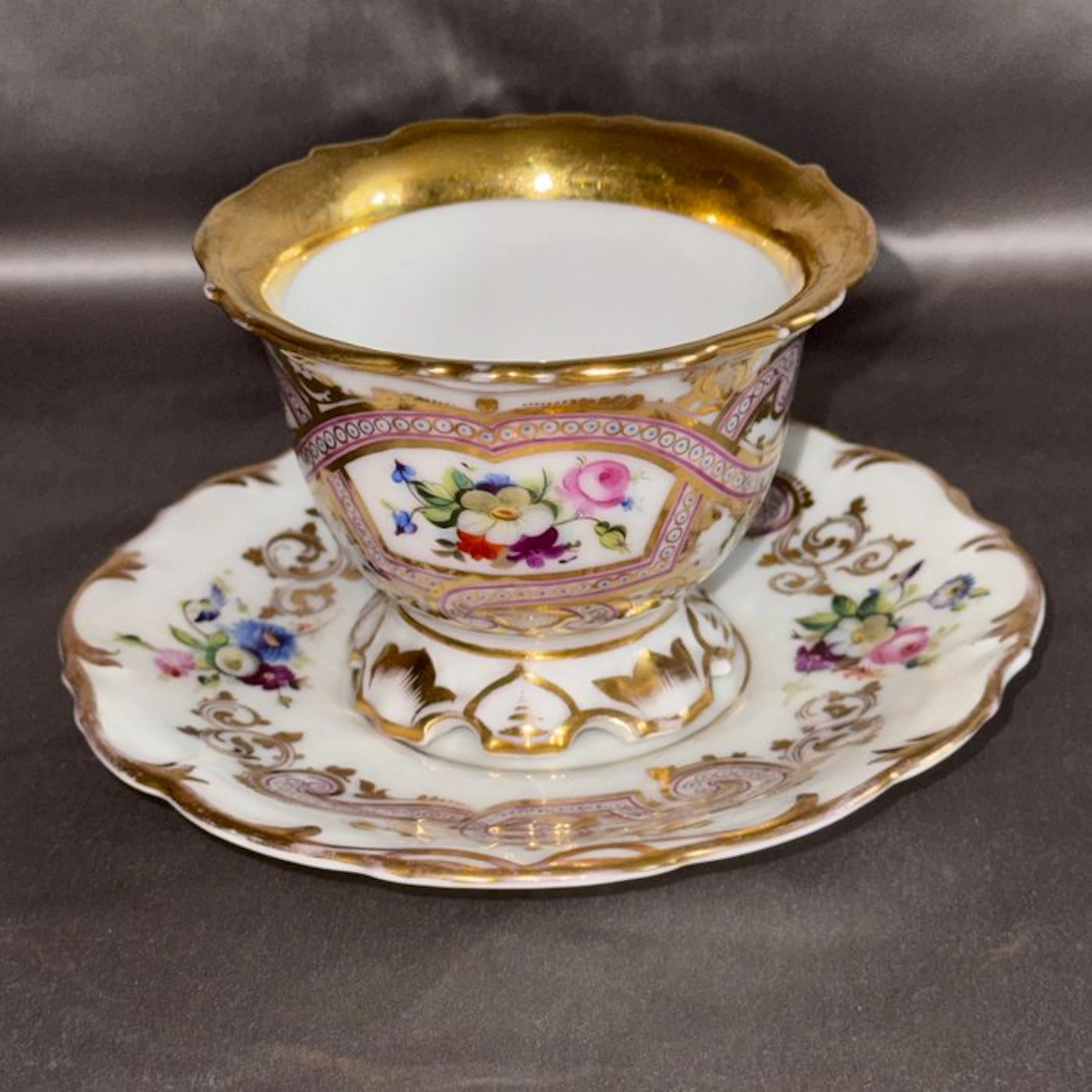 Cup and saucer (2) - Porcelain - Hand-painted & gilded