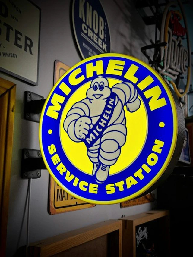 Michelin Service illuminated sign