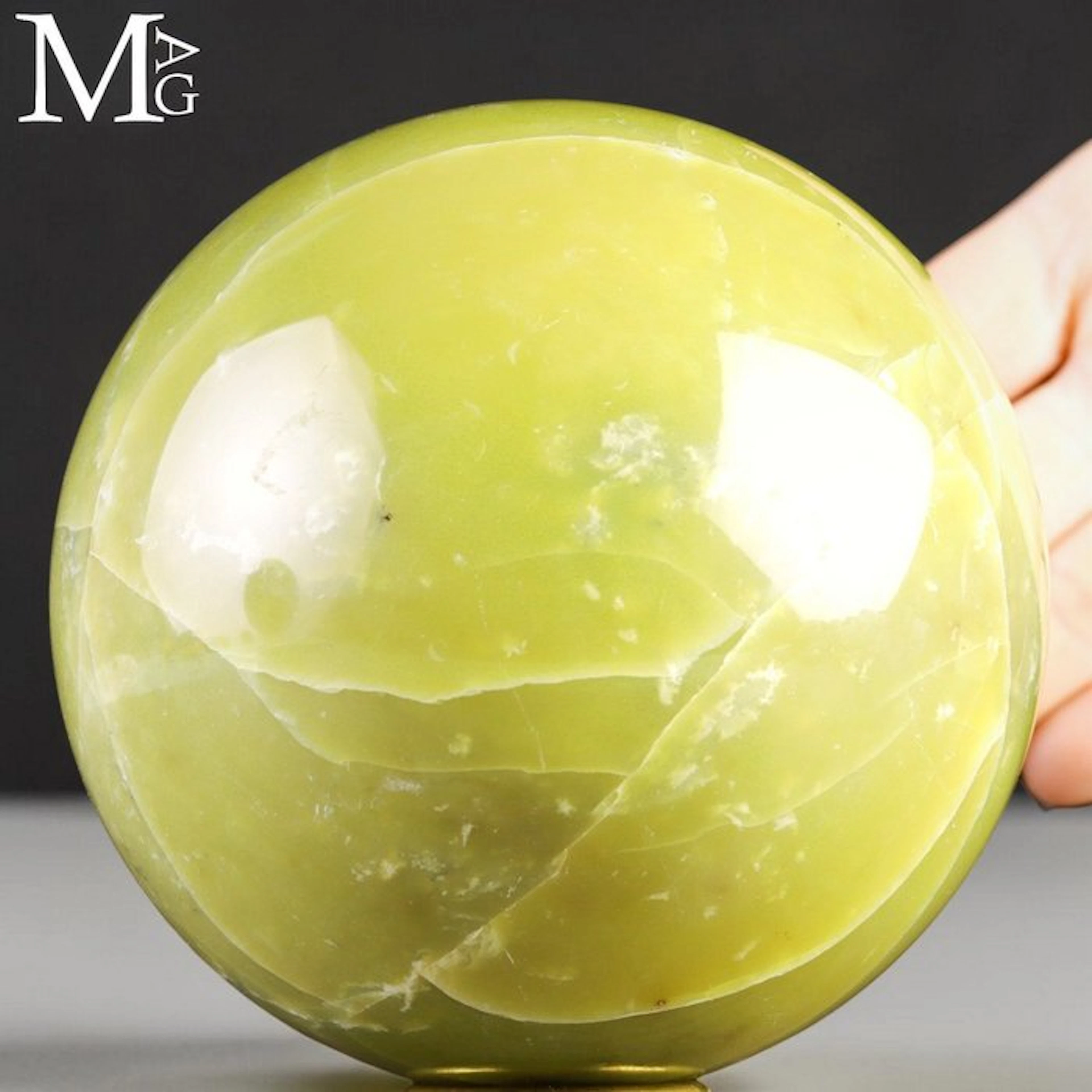 Vibrant Green Serpentine Large sphere - Height: 115 mm...