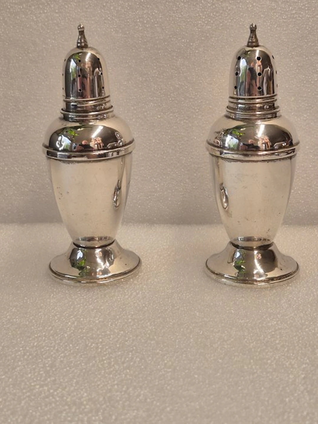 Reed and Barton - Salt and pepper shakers (2) - No: 70 - .925 silver