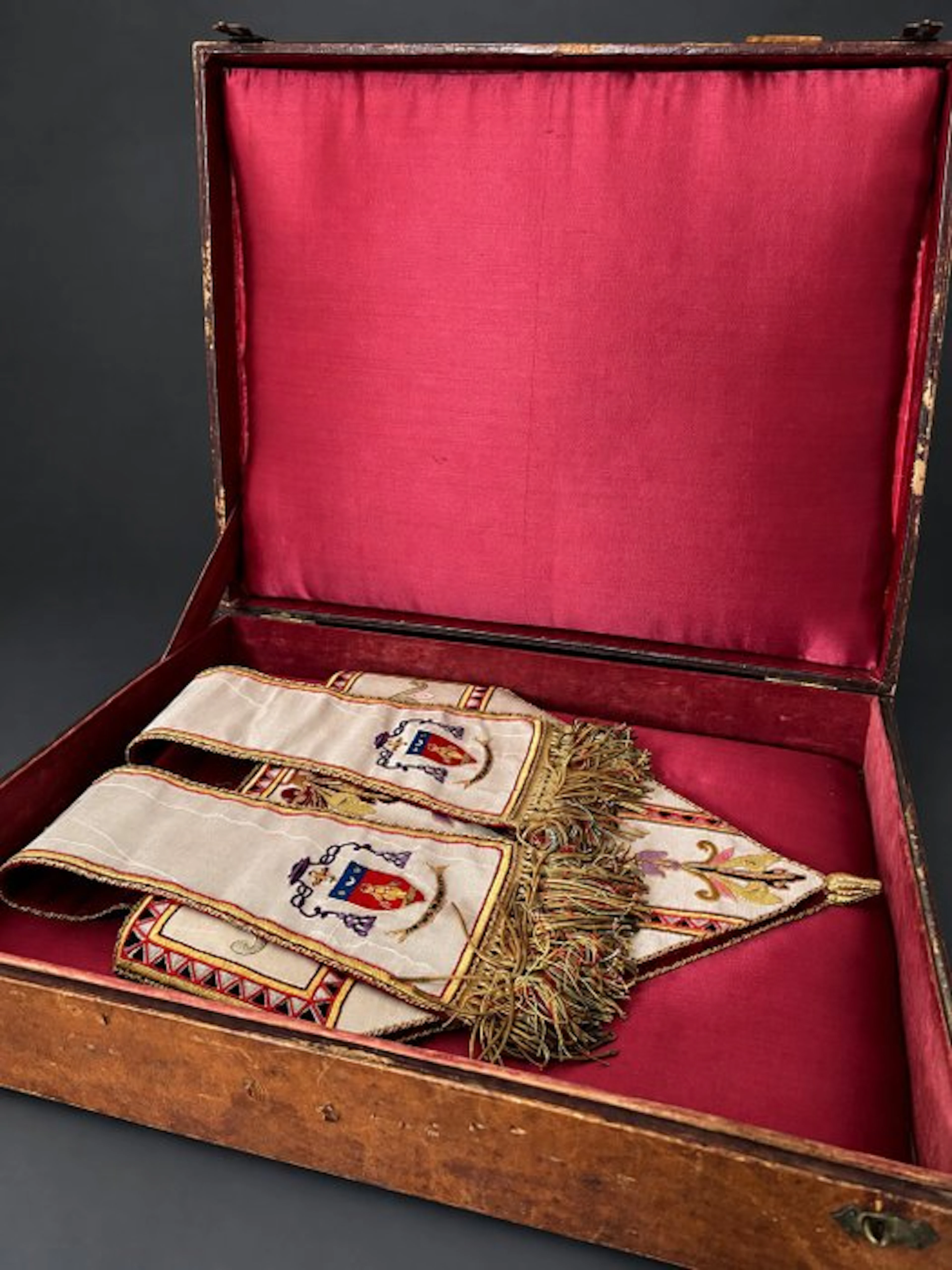Embroidered episcopal mitre with coat of arms – In its...