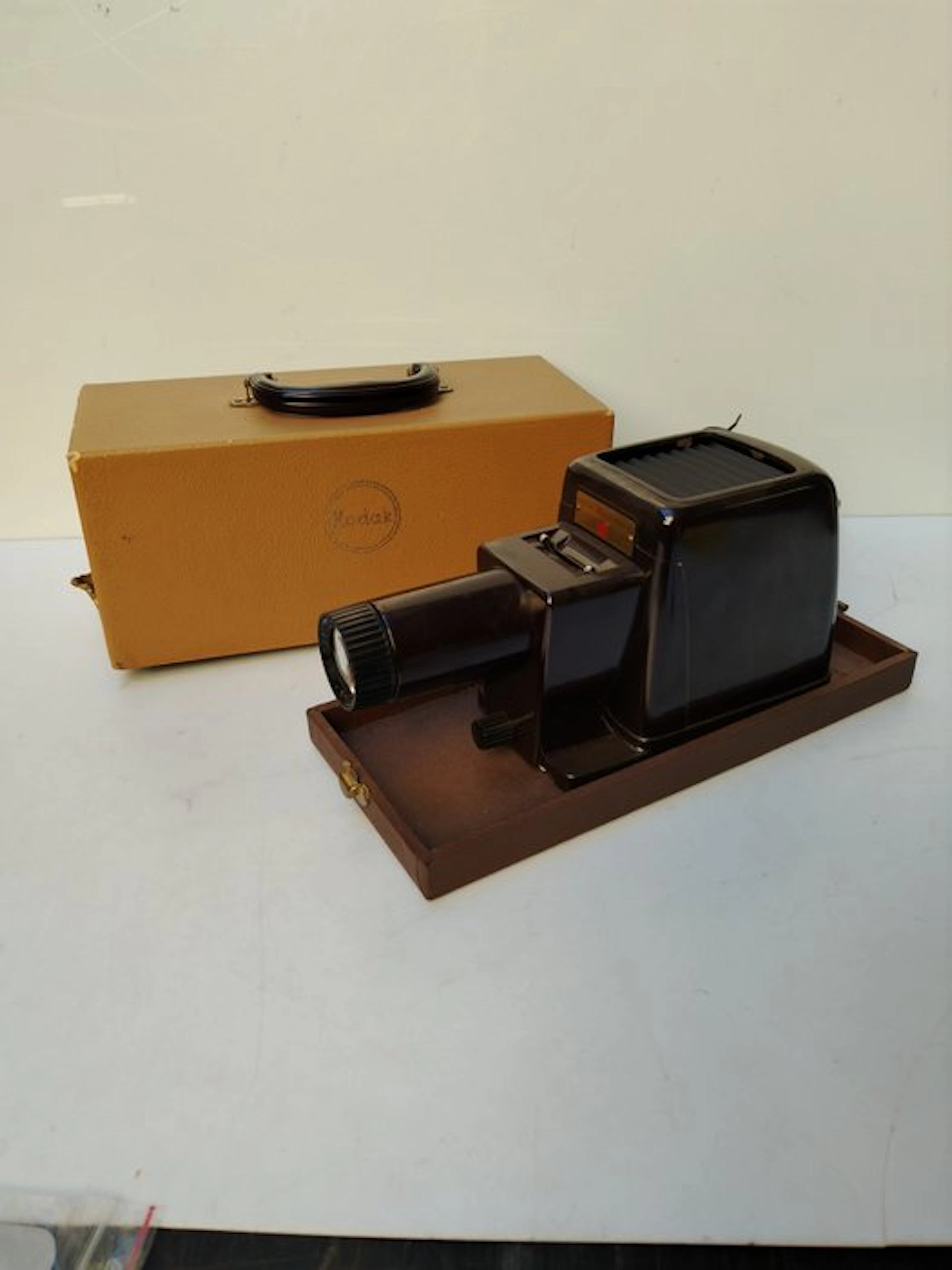 Eastman Kodak Company Kodaslide Merit - 1950-1960 Slide projector