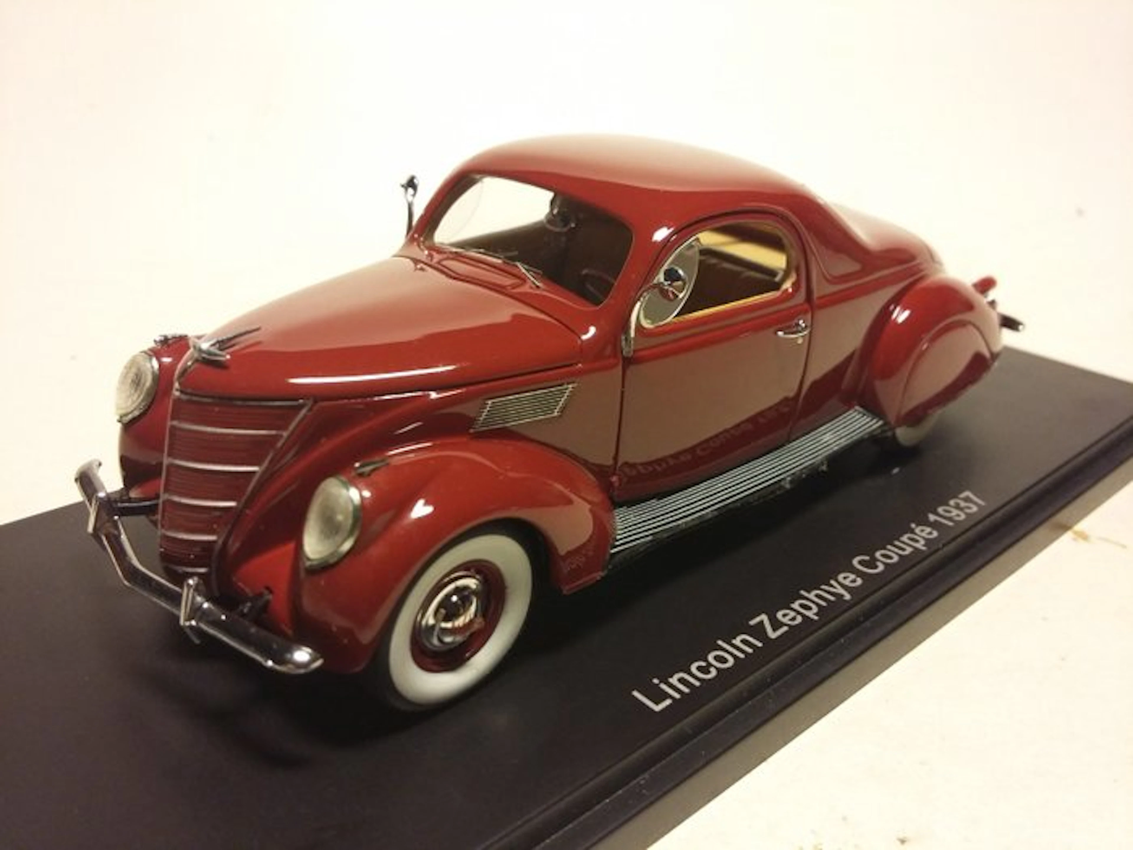 Neo Scale Models 1:43 - Model car - Lincoln Zephyr 1937 Coupé V12