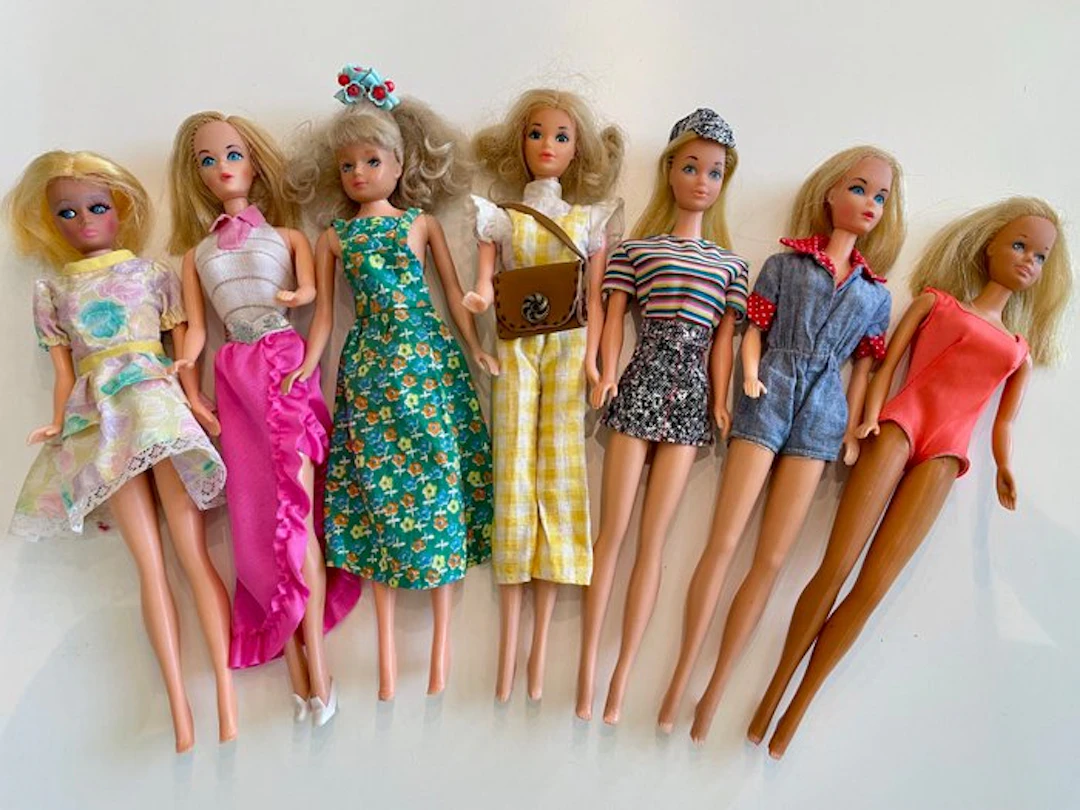 Mattel - Barbie doll - 7 Vintage Mattel Barbies (Mod Era