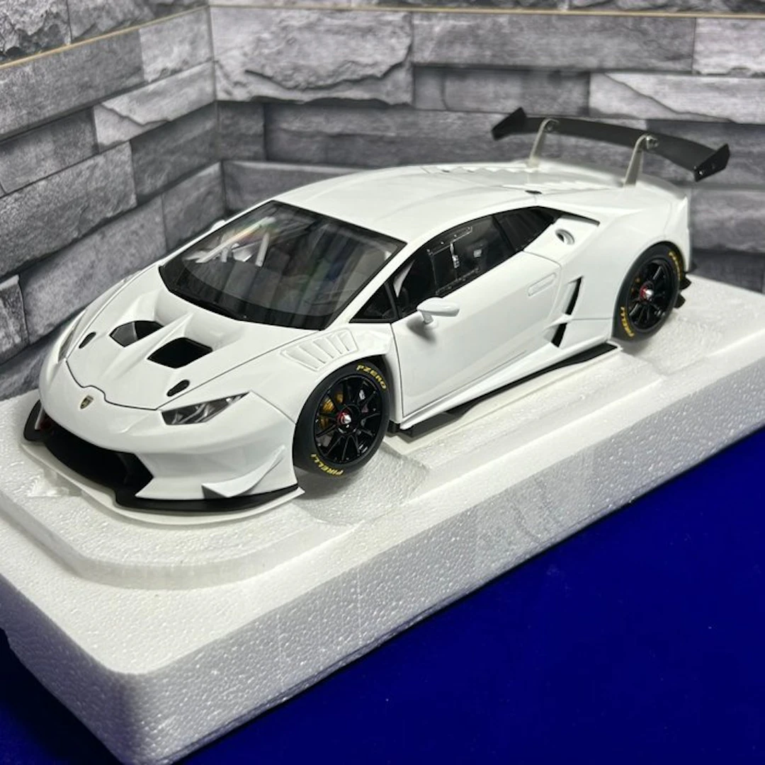 Autoart 1:18 - Model race car - Lamborghini Huracán...