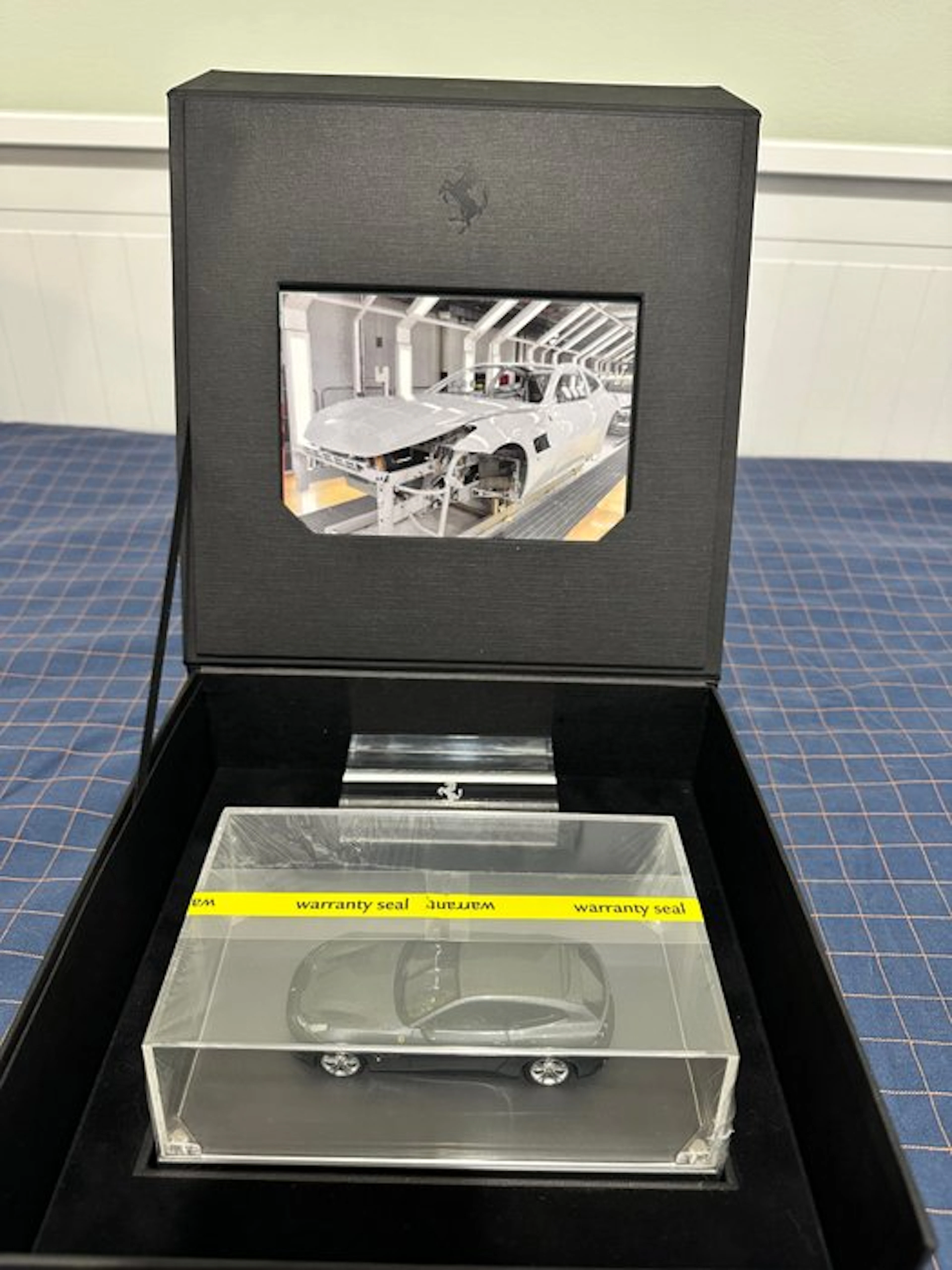 1:43 - Model sports car - Ferrari GTC4Lusso