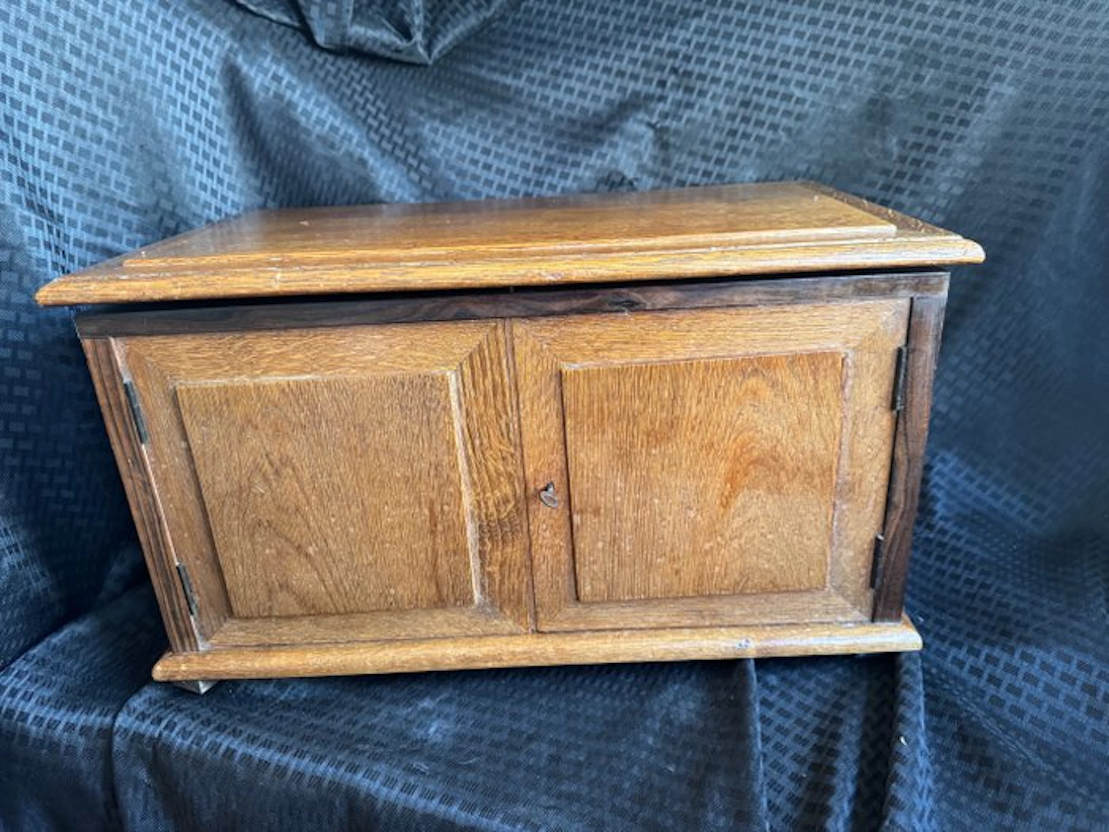 Cupboard - Oak - Antique NSF 4 radio cabinet