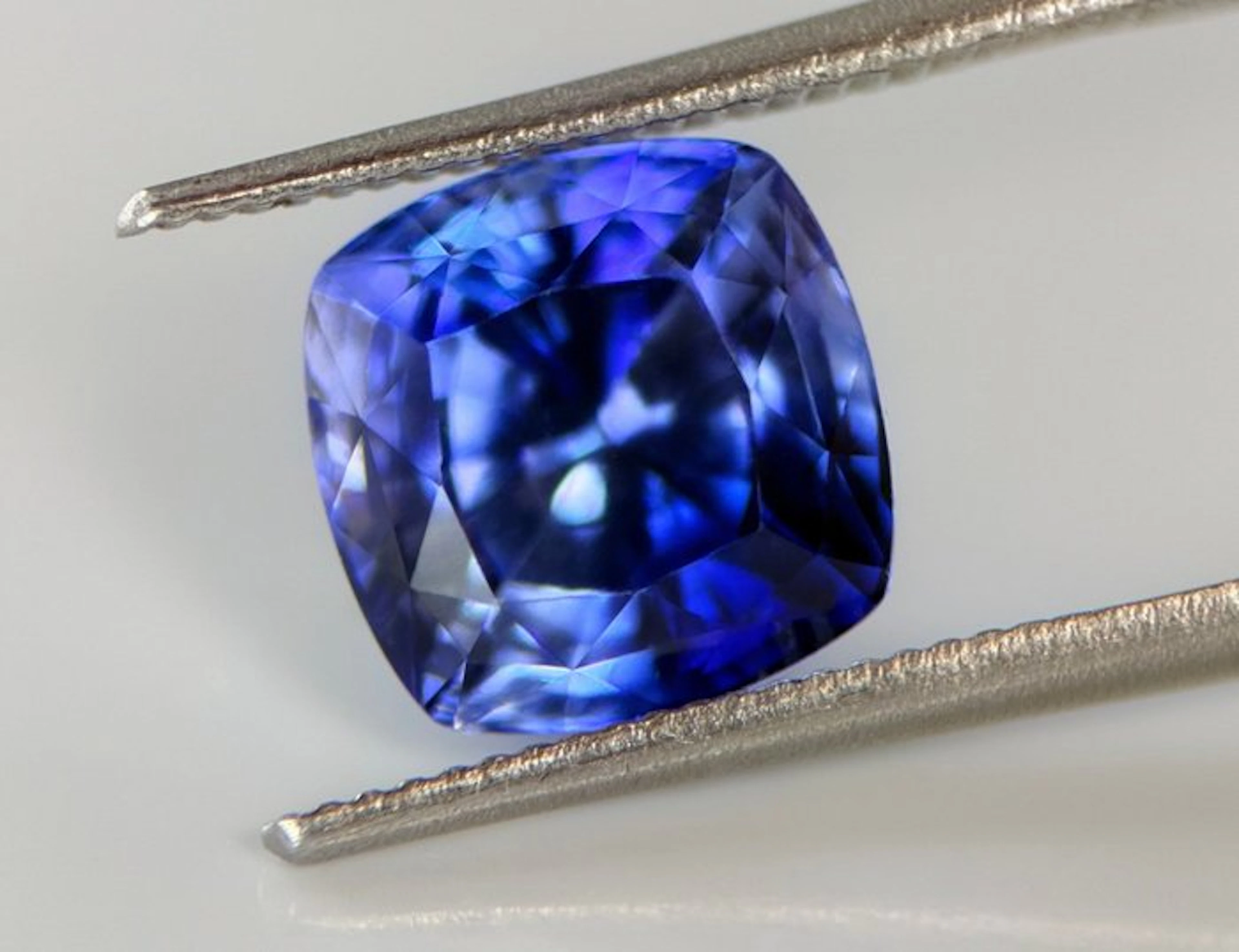 Blue Sapphire - 3.93 ct - Gem research Swiss Lab (GRS) - Sri Lanka, Near Royal