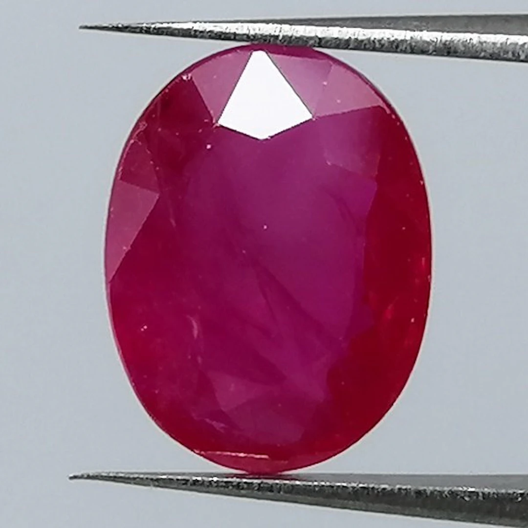 1 pcs Red Ruby - 1.63 ct - Instituto Gemólogico Español (IGE) - Minor