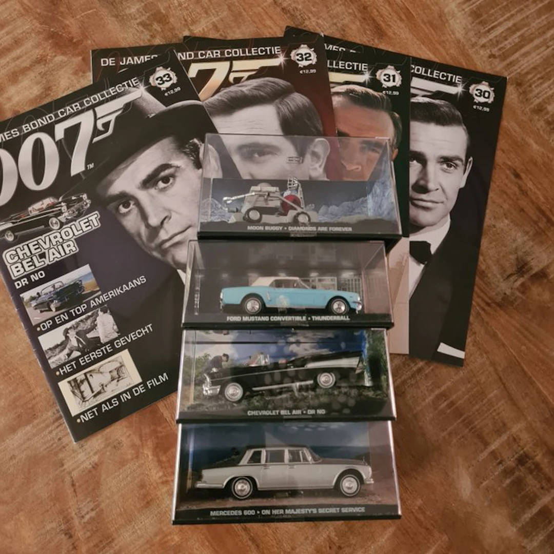 Altaya 1:43 - Model bus (4) - James Bond car collectie...