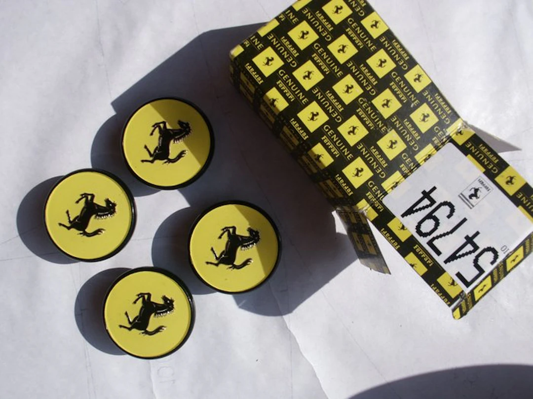 Ferrari wheelcaps Original (4) Extremely Rare - NEW Old...
