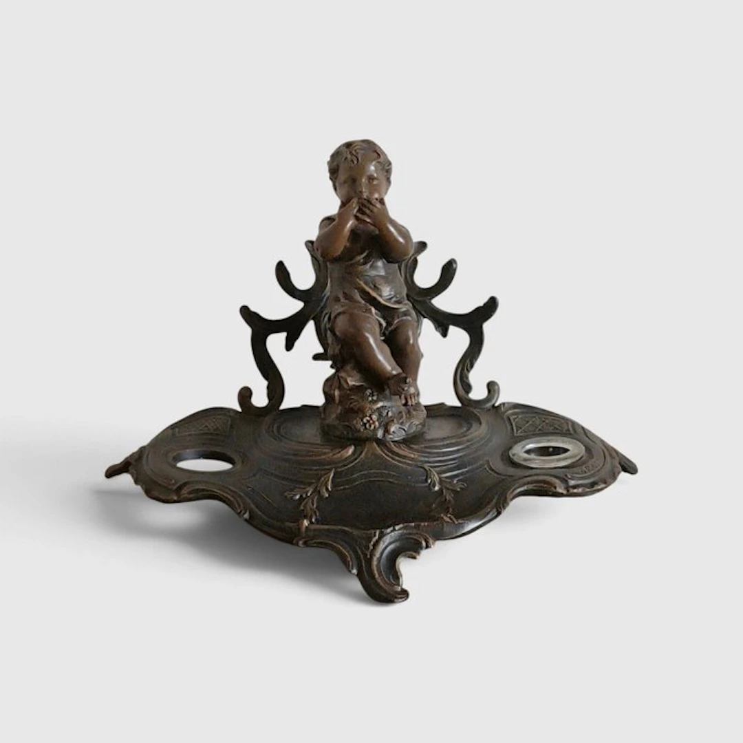 Brossy - Inkwell - Grote inktpot gedecoreerd met een Putti - Brass
