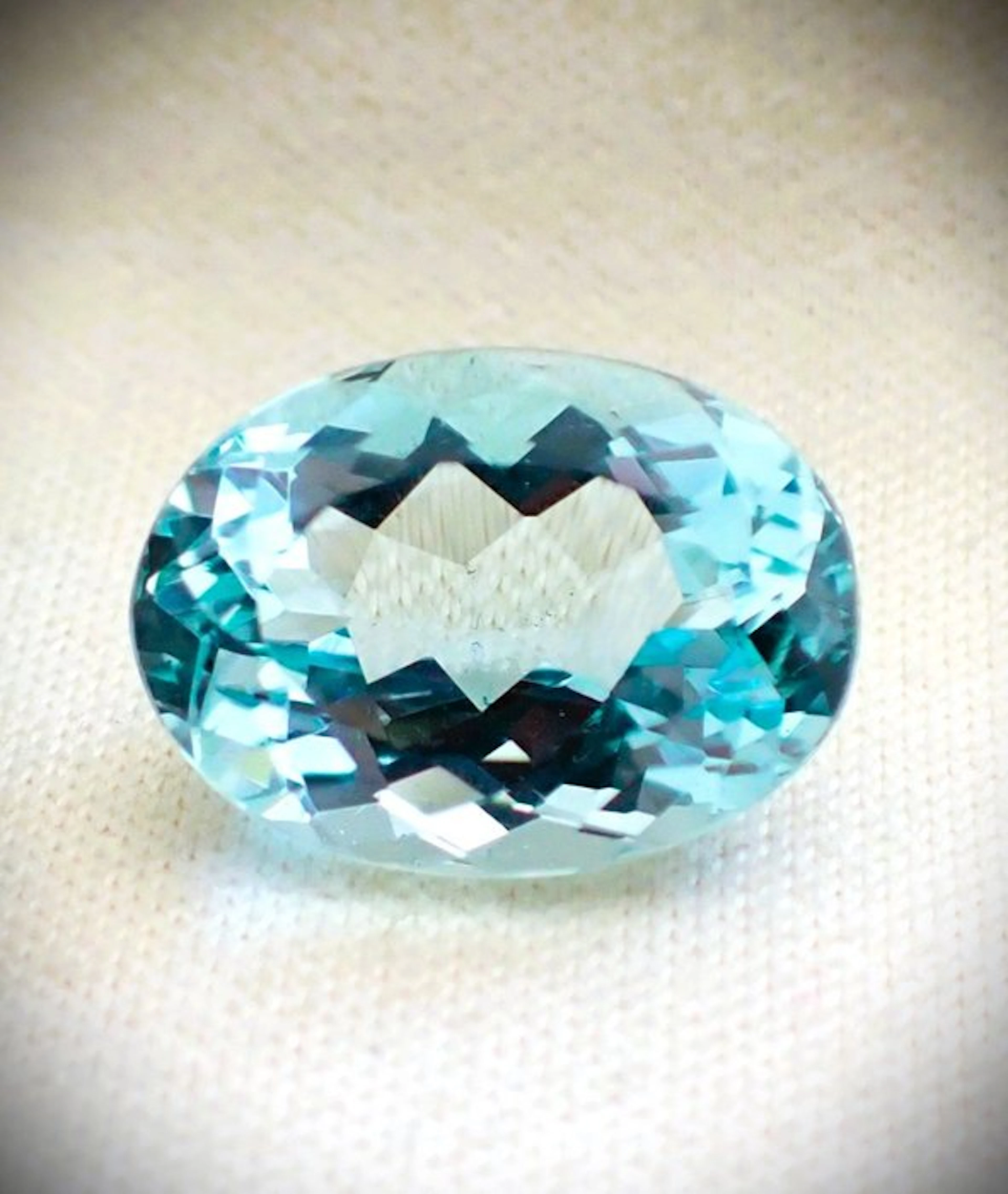 Blue Aquamarine - 3.85 ct - International Gemological...