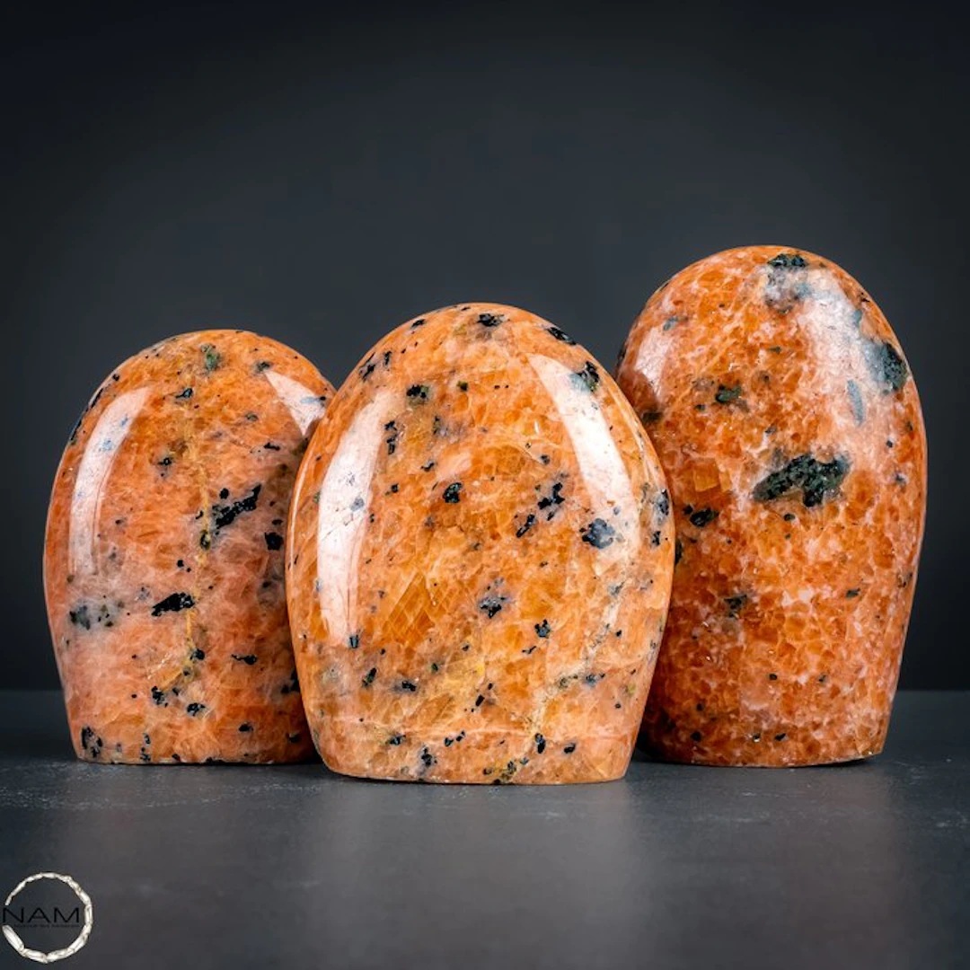 Exclusive orange calcite – Three striking free-form...