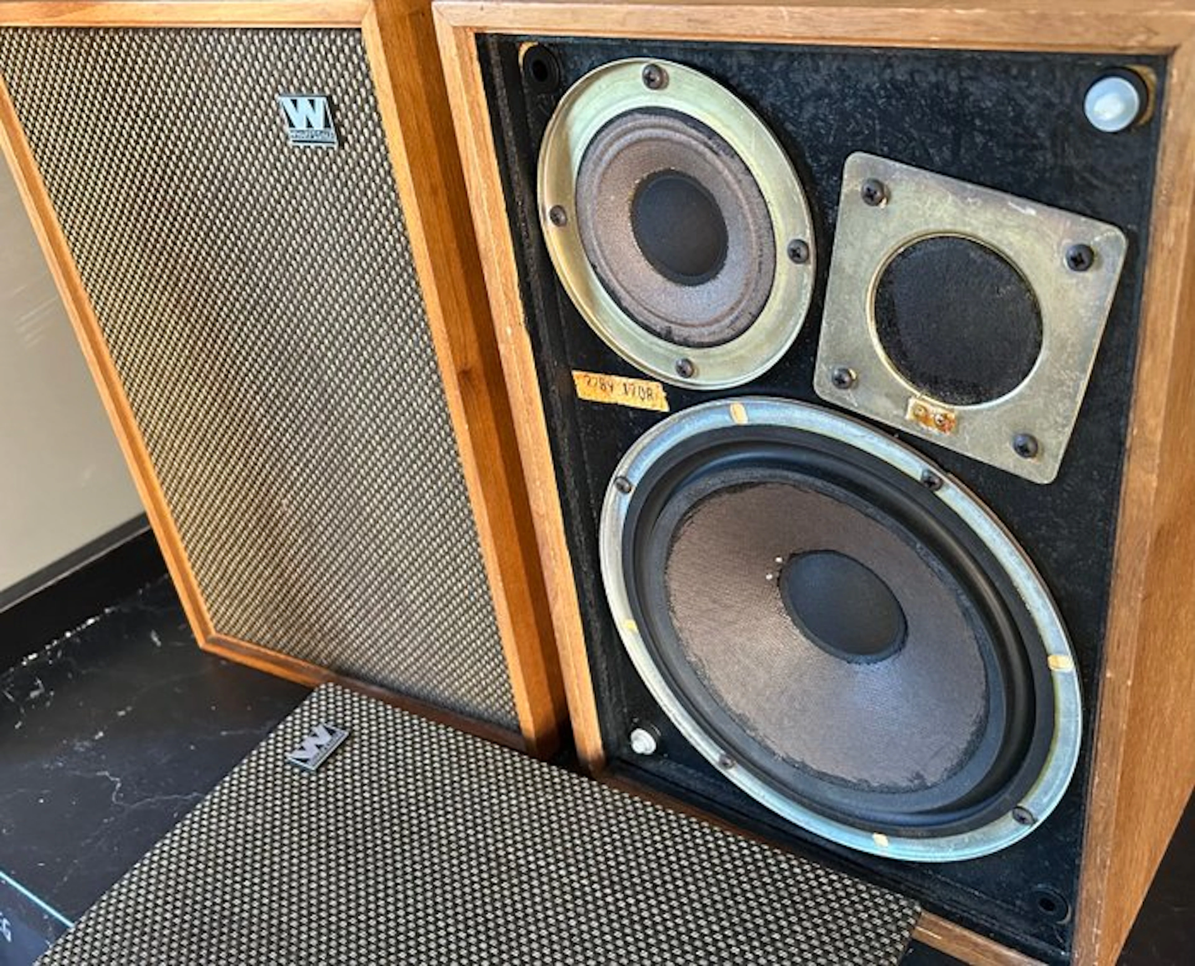 Wharfedale - Denton 3 / 3-Way Bookshelf / Compact Speaker set